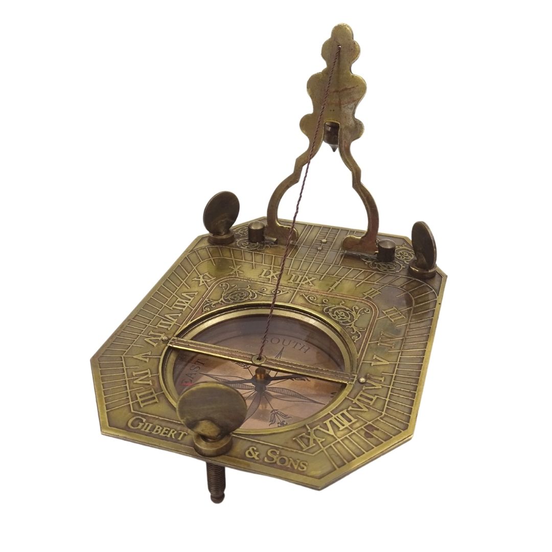 Sonnenuhr mit Kompass in Holzkästchen – Retro-Geschenk für Reisende – SUN-0106