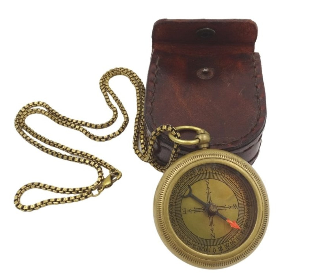 Stilvoller Messingkompass mit Kette im Lederetui - COM-0470A