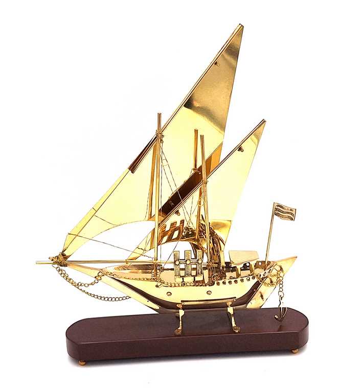 Messingschiff auf Holzsockel 43cm - N-4453