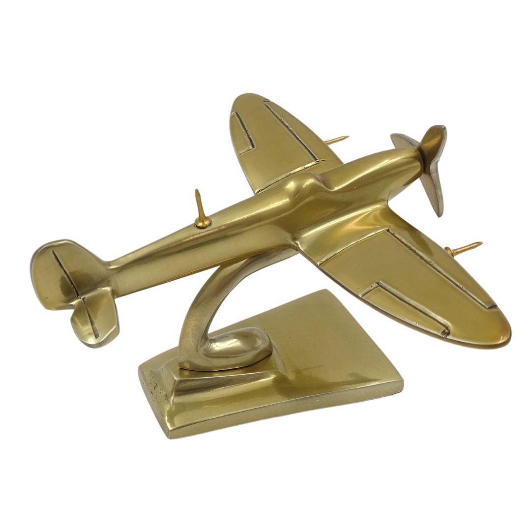 Modell des Flugzeugs Spitfire - legendärer Jäger des Zweiten Weltkriegs – SPIS