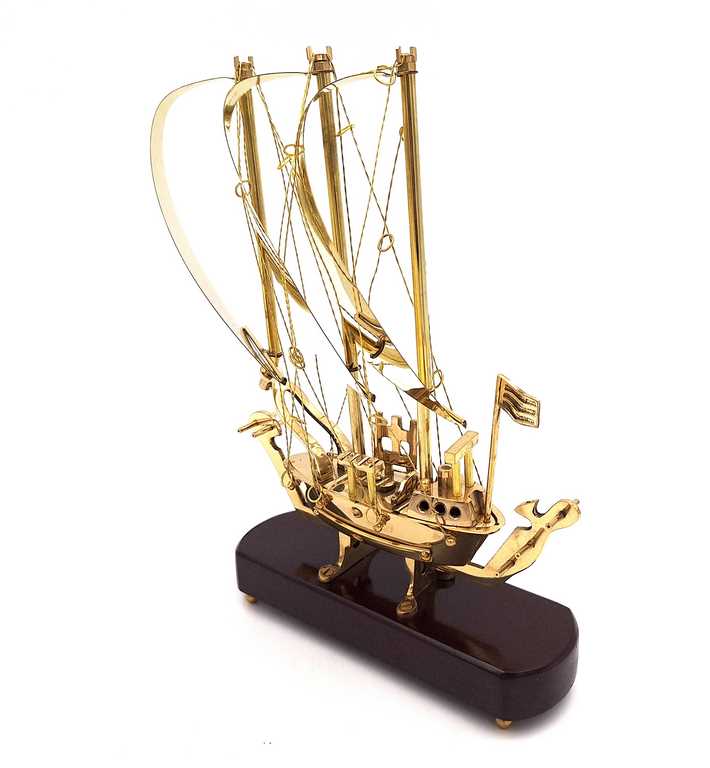 Messingschiff auf Holzsockel - 30cm - N-3615A