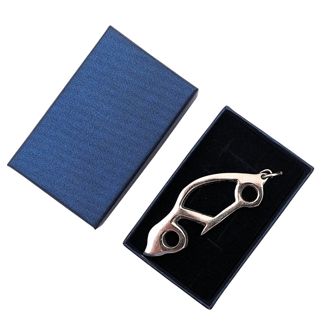 Metall-Schlüsselanhänger Auto Flaschenöffner mit Gravur in eleganter Geschenkbox