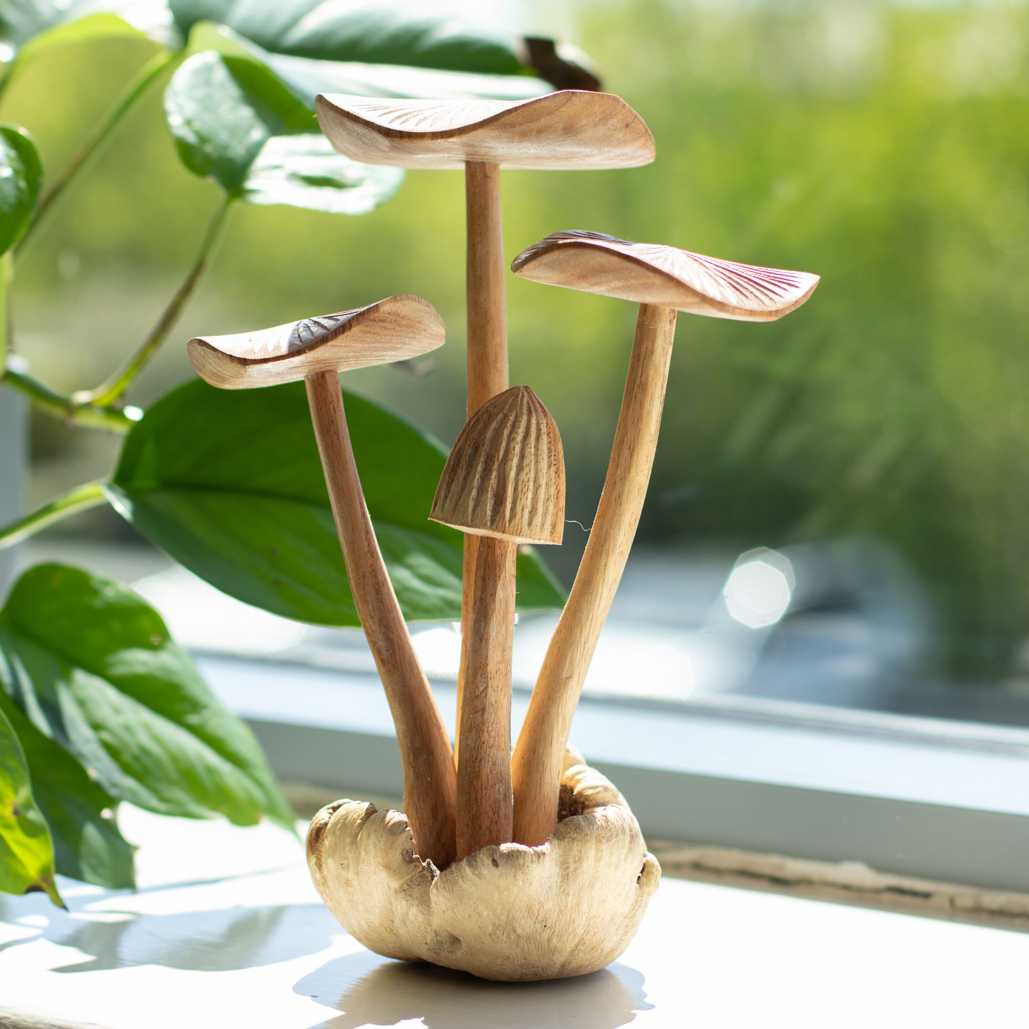 Handgeschnitzte Waldpilze - Set mit 4 großen Pilzen aus Naturholz, ideales Geschenk - Höhe 14 cm, einzigartiger rustikaler Stil, perfekt für die Innendekoration