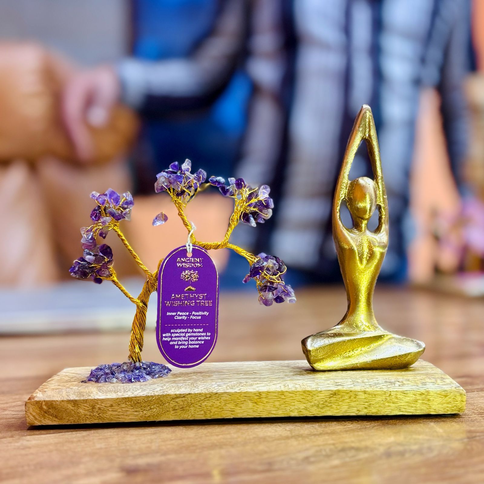 Yogagarten mit Edelsteinen, Sukhasana mit Amethyst