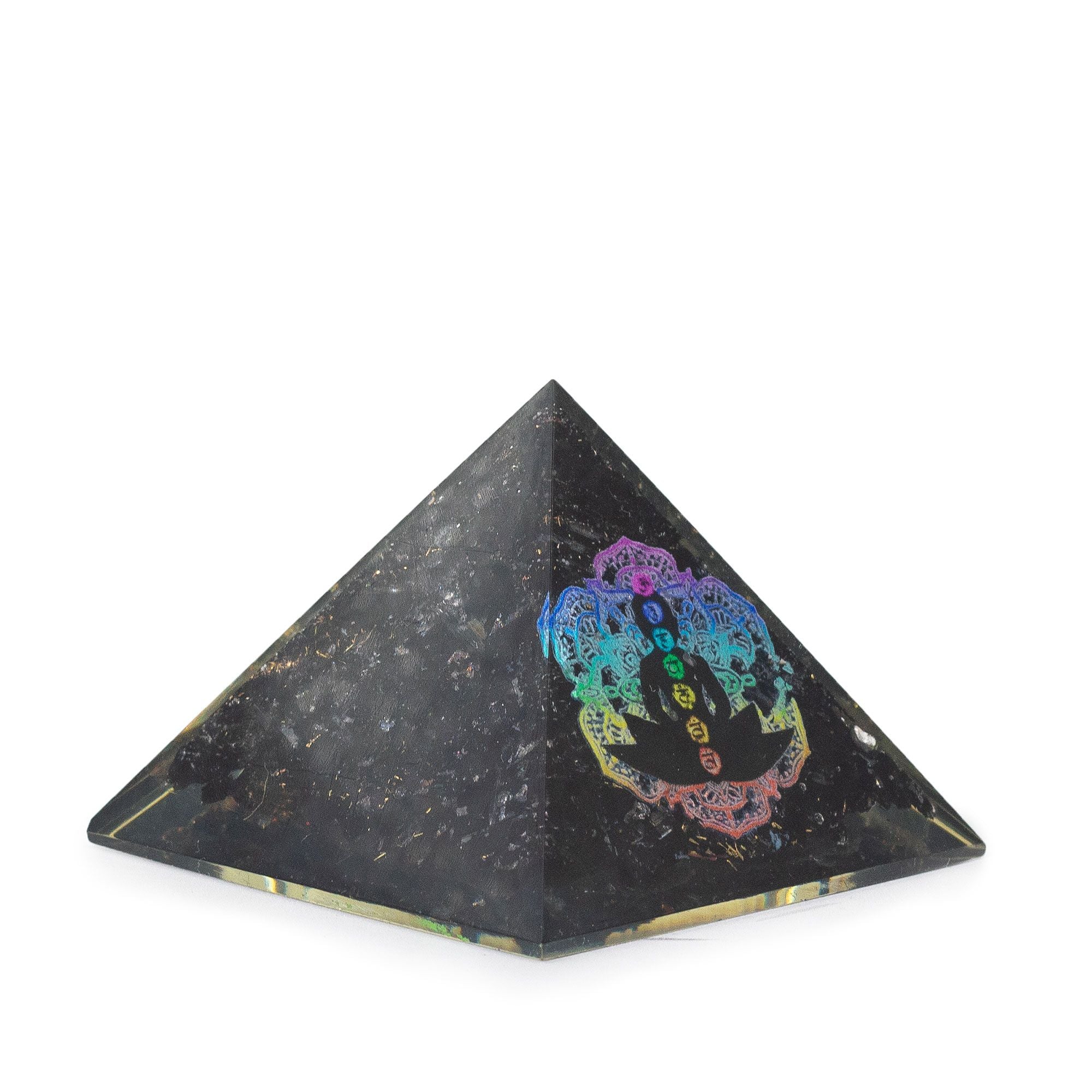 Kleine Orgonit-Pyramide aus schwarzem Turmalin 5.5x4.5cm mit Buddha-Chakren-Motiv