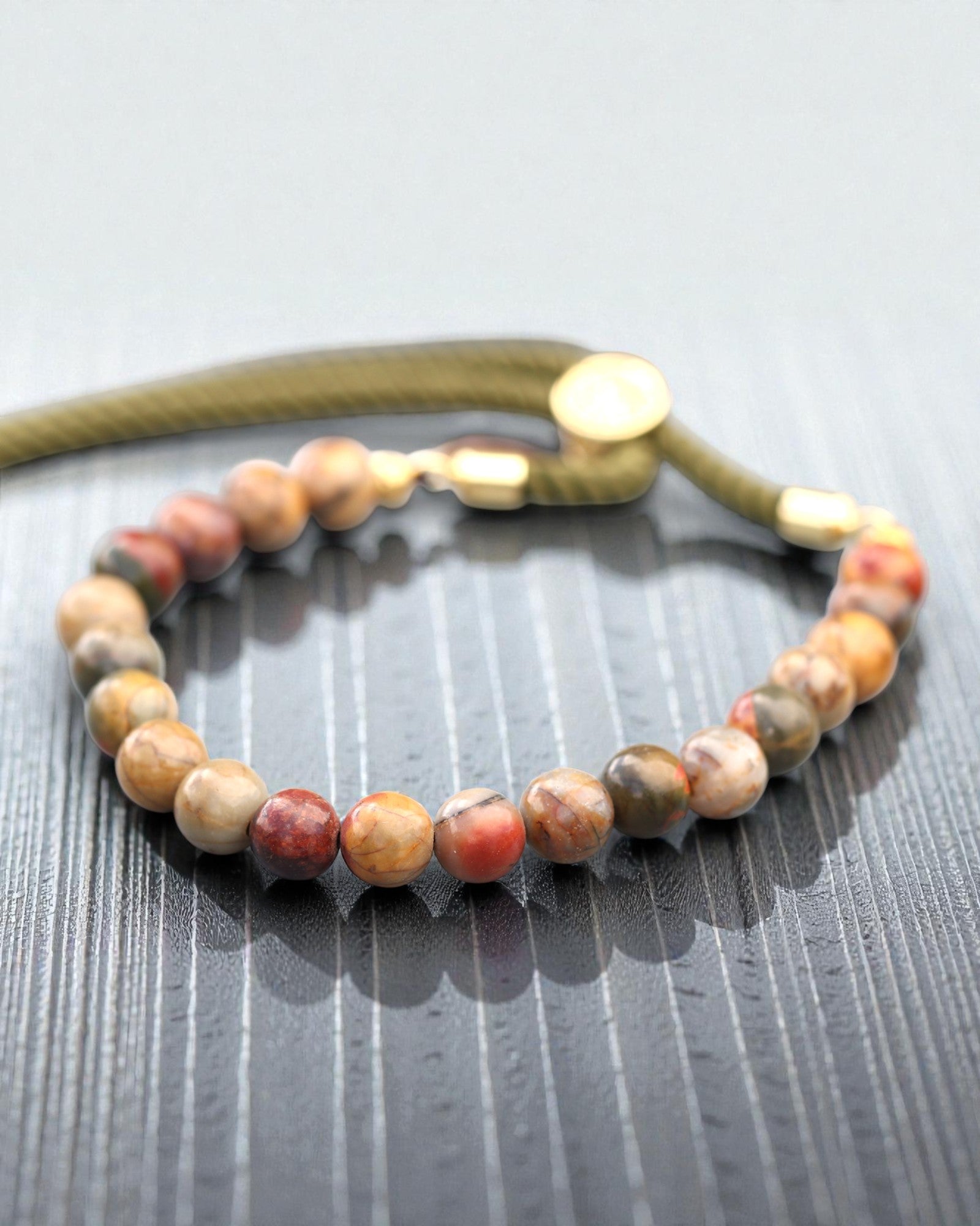 Moss Aura – Bransoletka z Jaspisem Picasso i Złotem 18K na Zielonym Sznurku