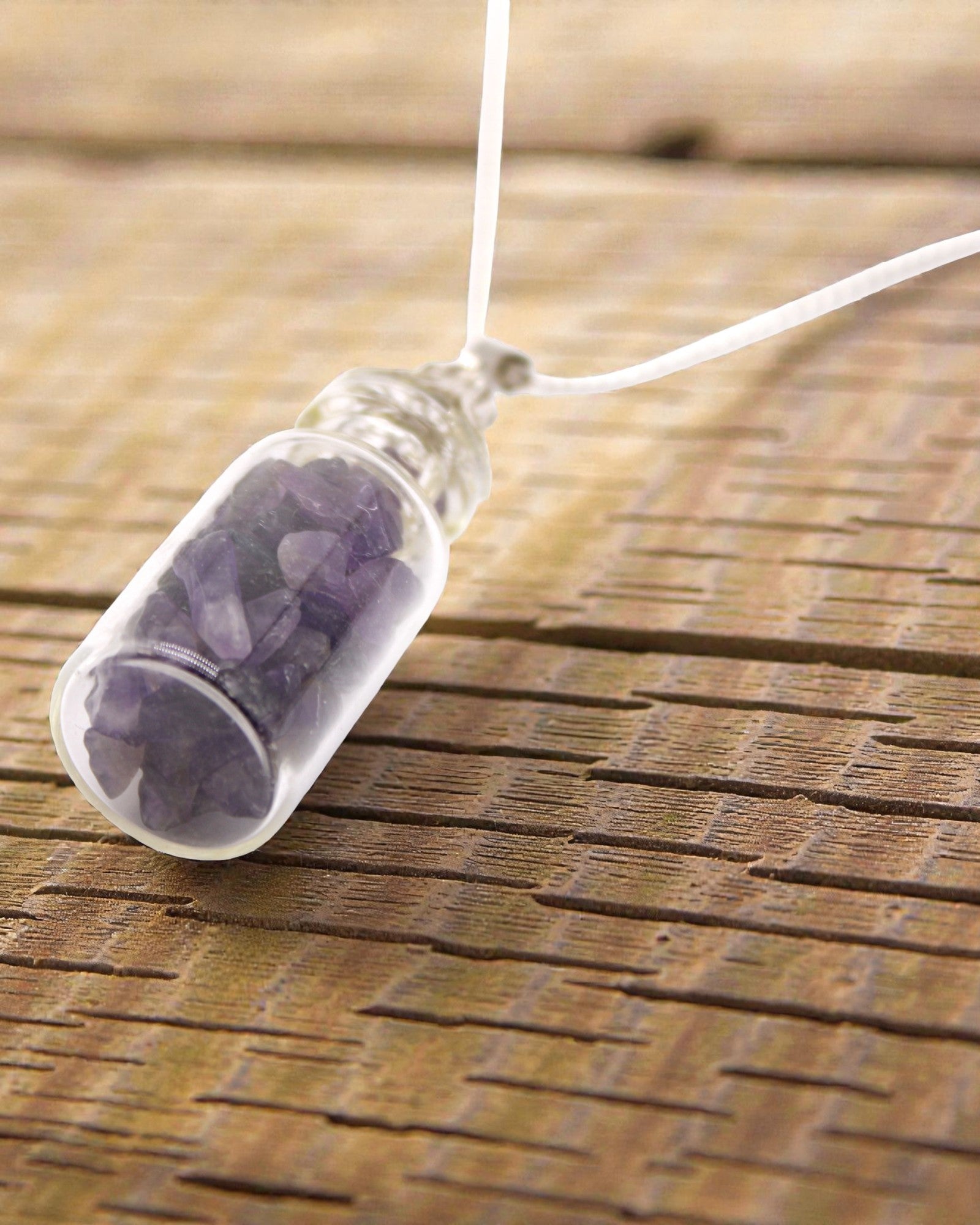 Flasche der Ruhe – Halskette mit Amethyst in einer Phiole