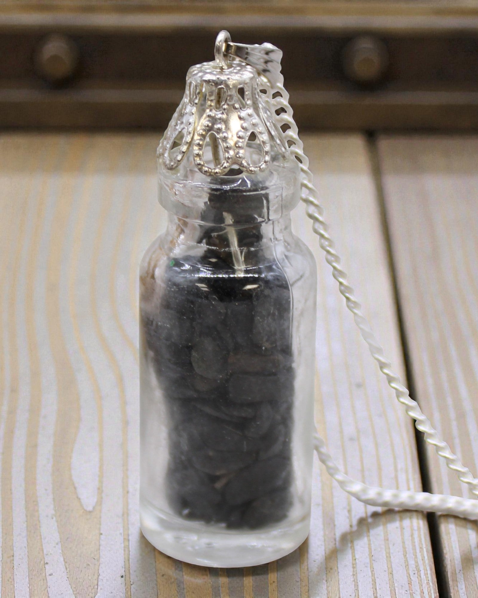 Flaschengrünes Kraftamulett – Halskette mit schwarzem Onyx