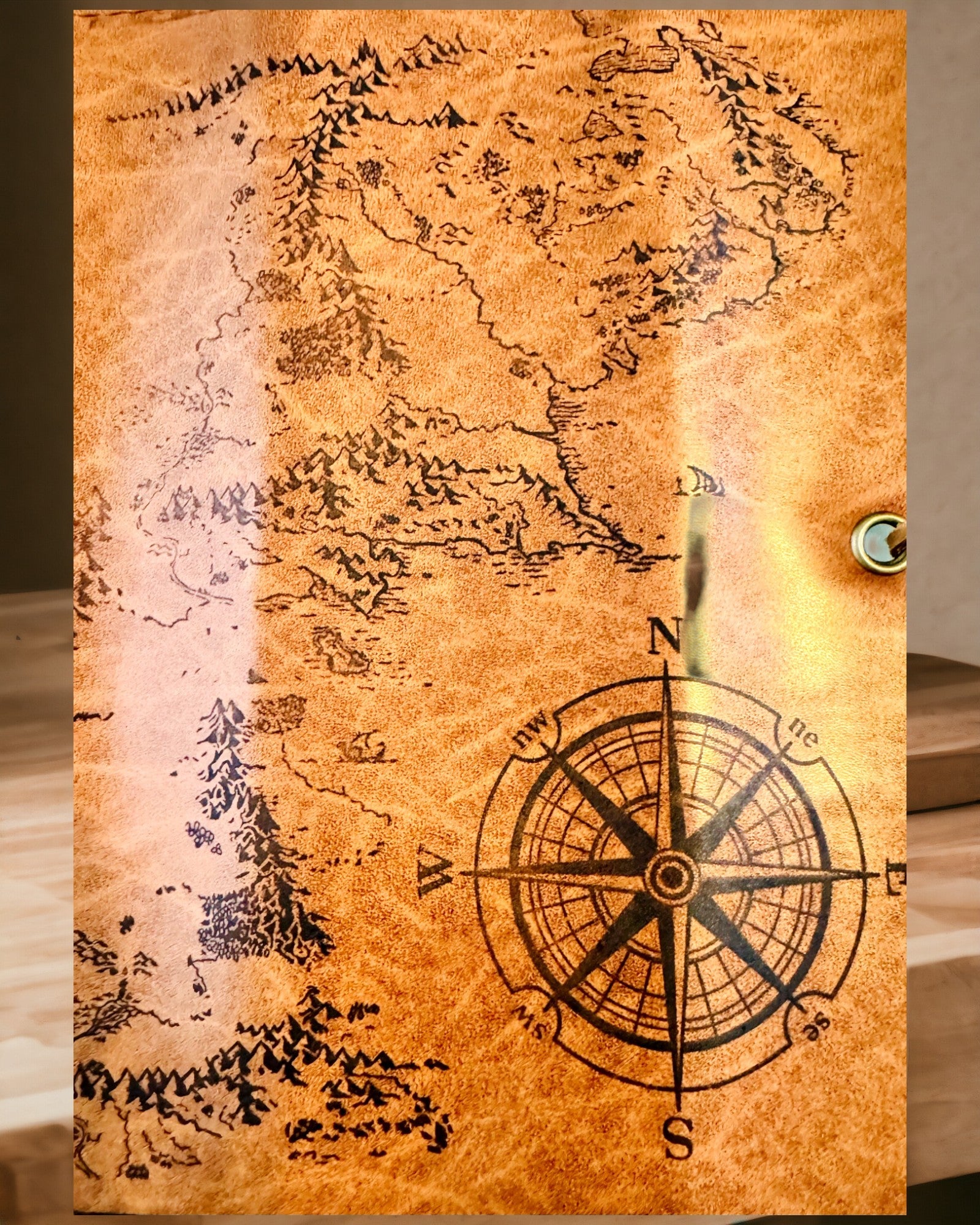 Retro Dunkelbraunes Lederetui mit Schatzkartenmotiv - Elegante Tasche zur Aufbewahrung von Schreibschätzen