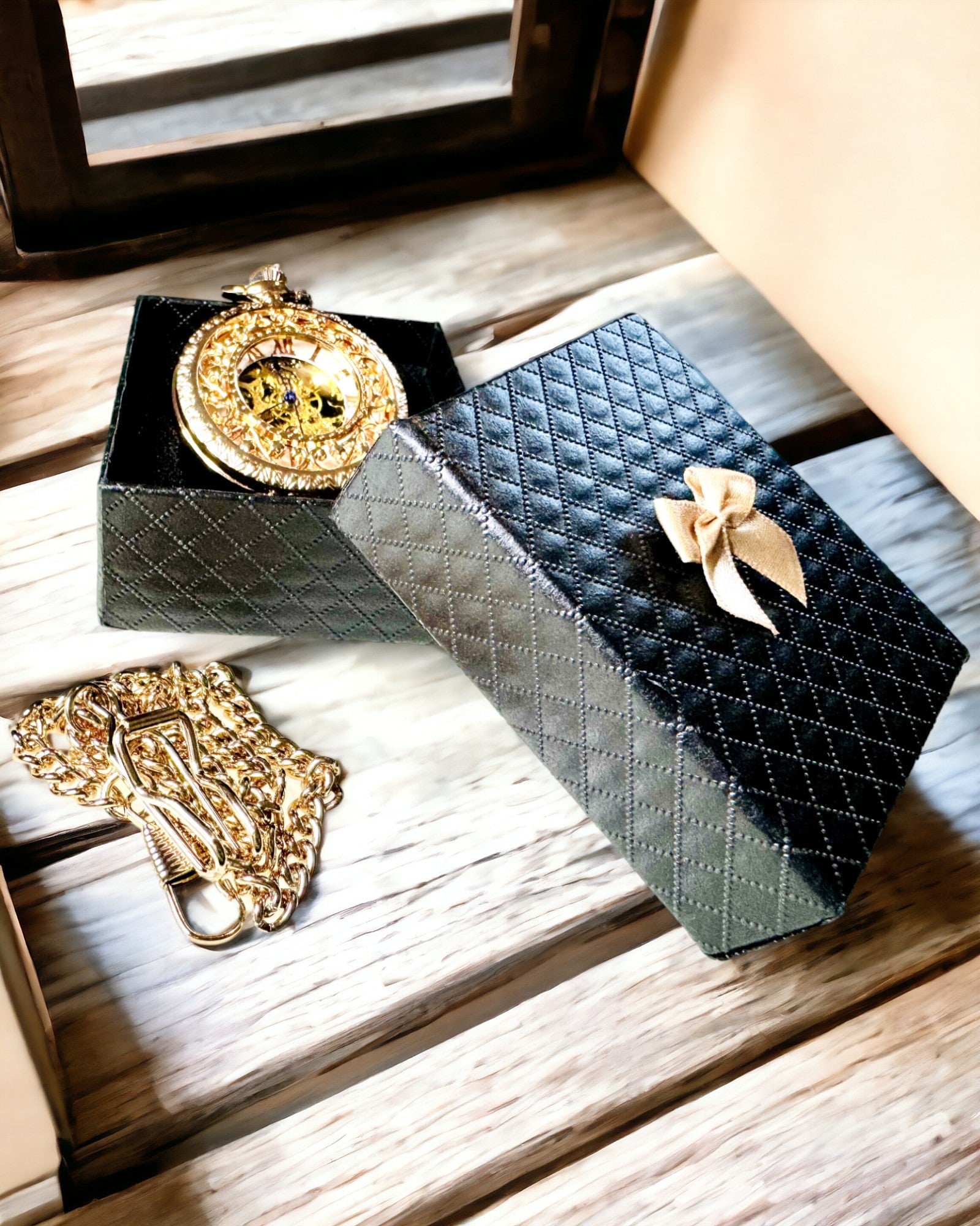 Vintage-Taschenuhr mit transparentem Zifferblatt und Skelettmechanismus