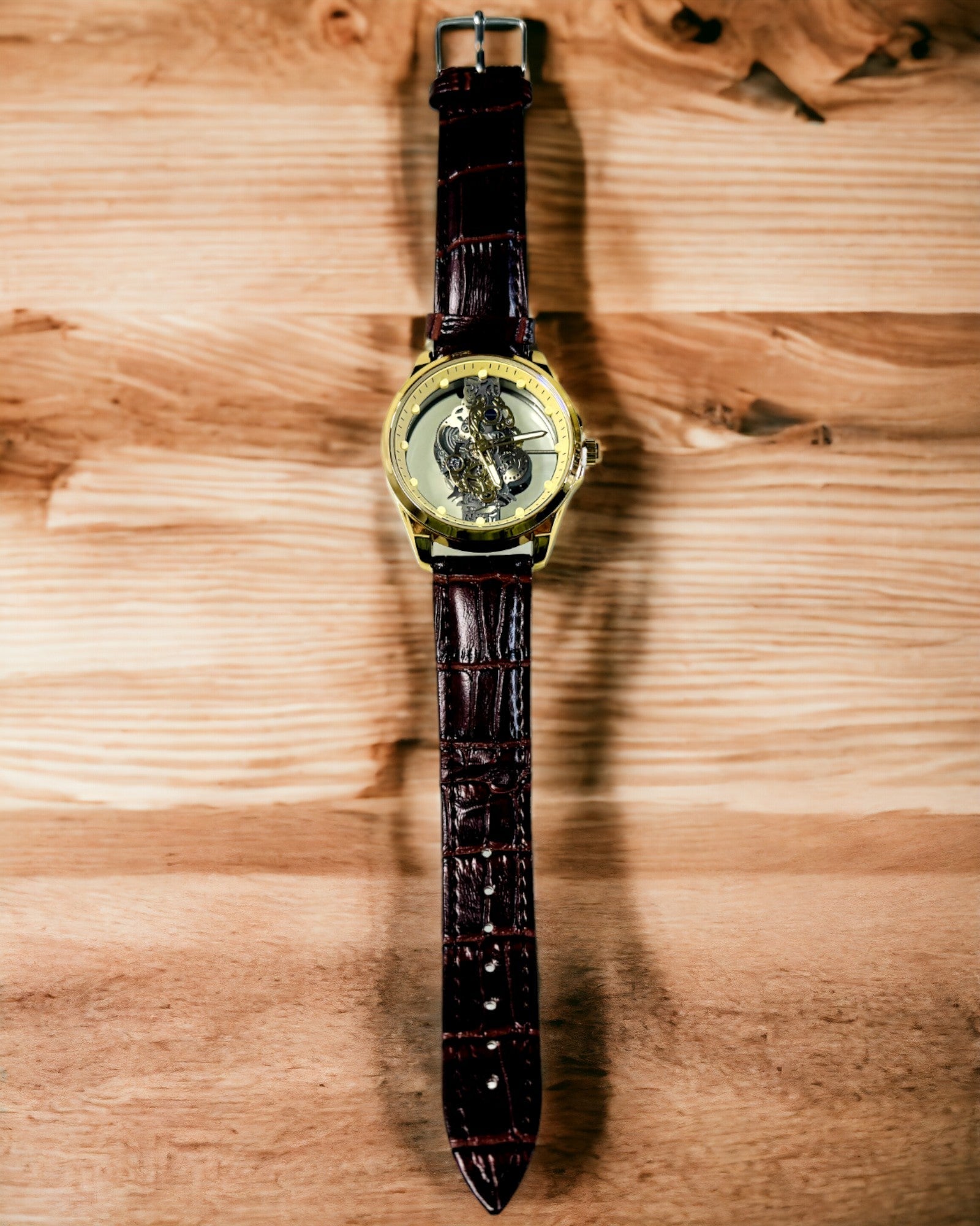Herrenuhr mit transparentem Uhrwerk - Eleganz und Präzision in goldener Fassung
