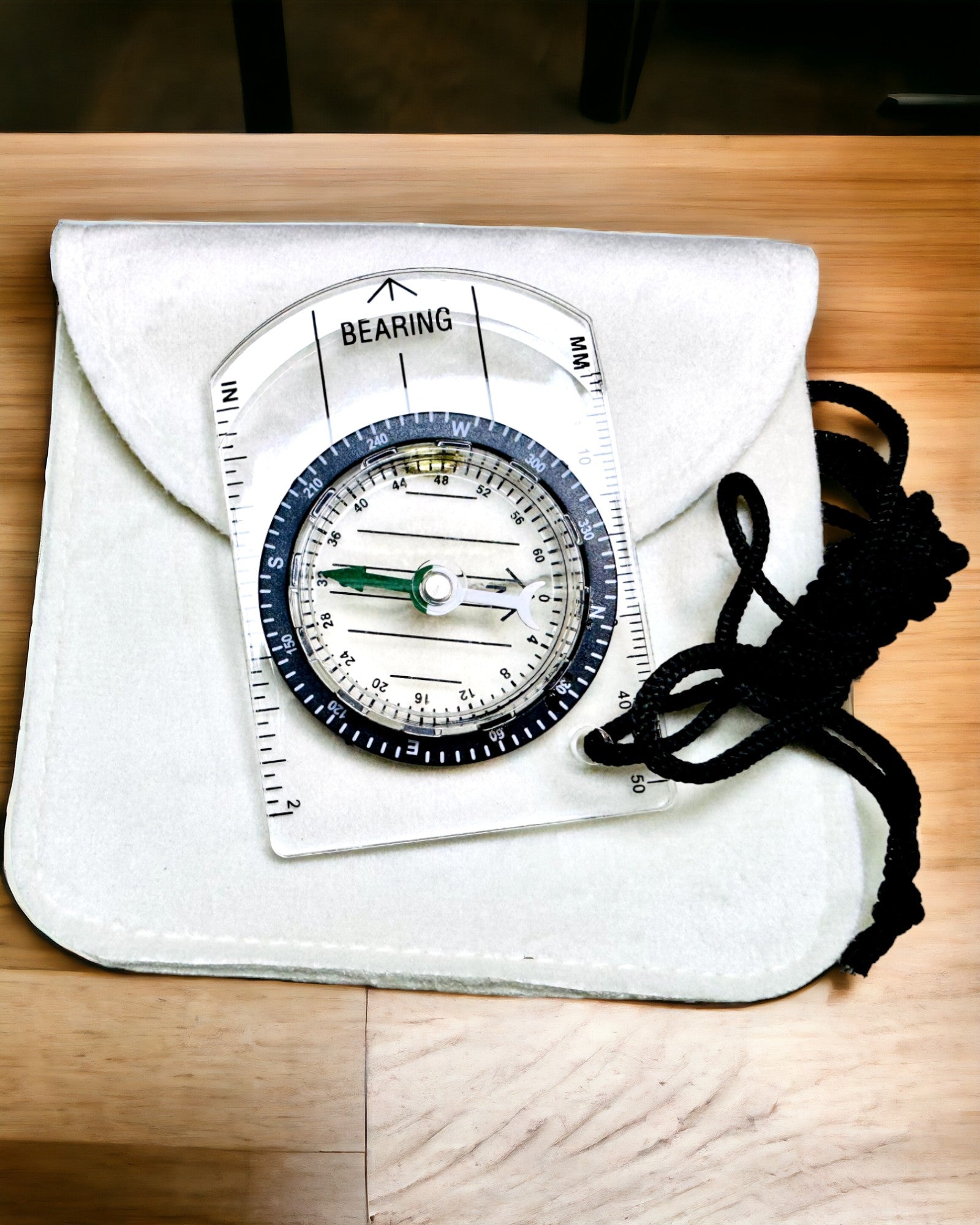 Touristenkompass "Abenteurerführer" - Transparent, Mini-Acryl mit Hängeseil und Kartenmaßstab, mit Gravur