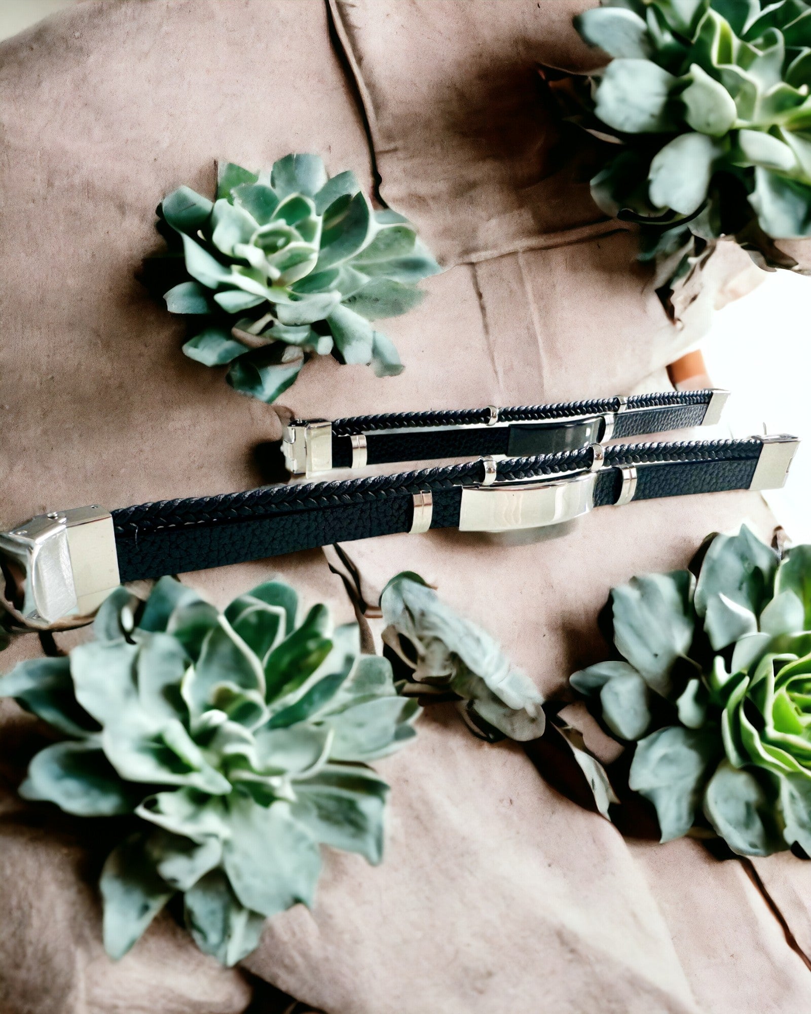 Herrenarmband aus PU-Leder und Edelstahl mit Gravurmöglichkeit – Erhältlich in Zwei Farbvarianten