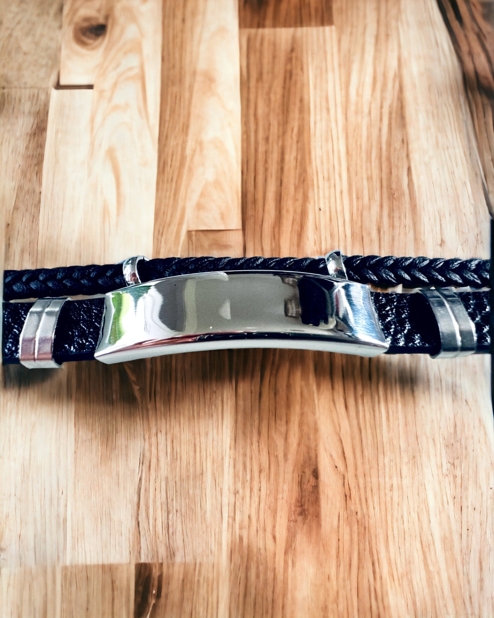 Herrenarmband aus PU-Leder und Edelstahl mit Gravurmöglichkeit – Erhältlich in Zwei Farbvarianten