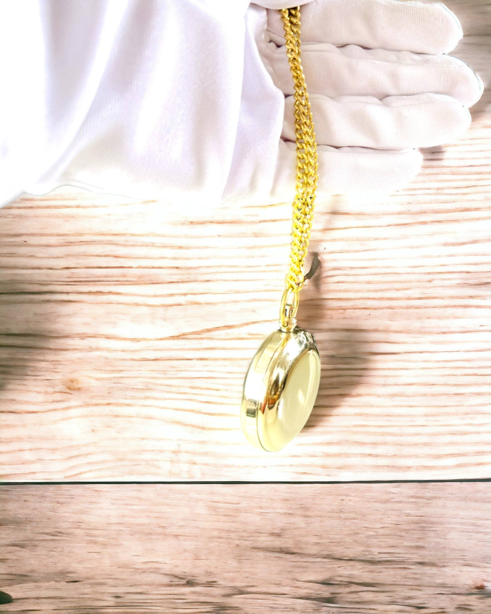 Kompass in goldener Farbe Abenteuer – Eleganter Entdecker Navigator