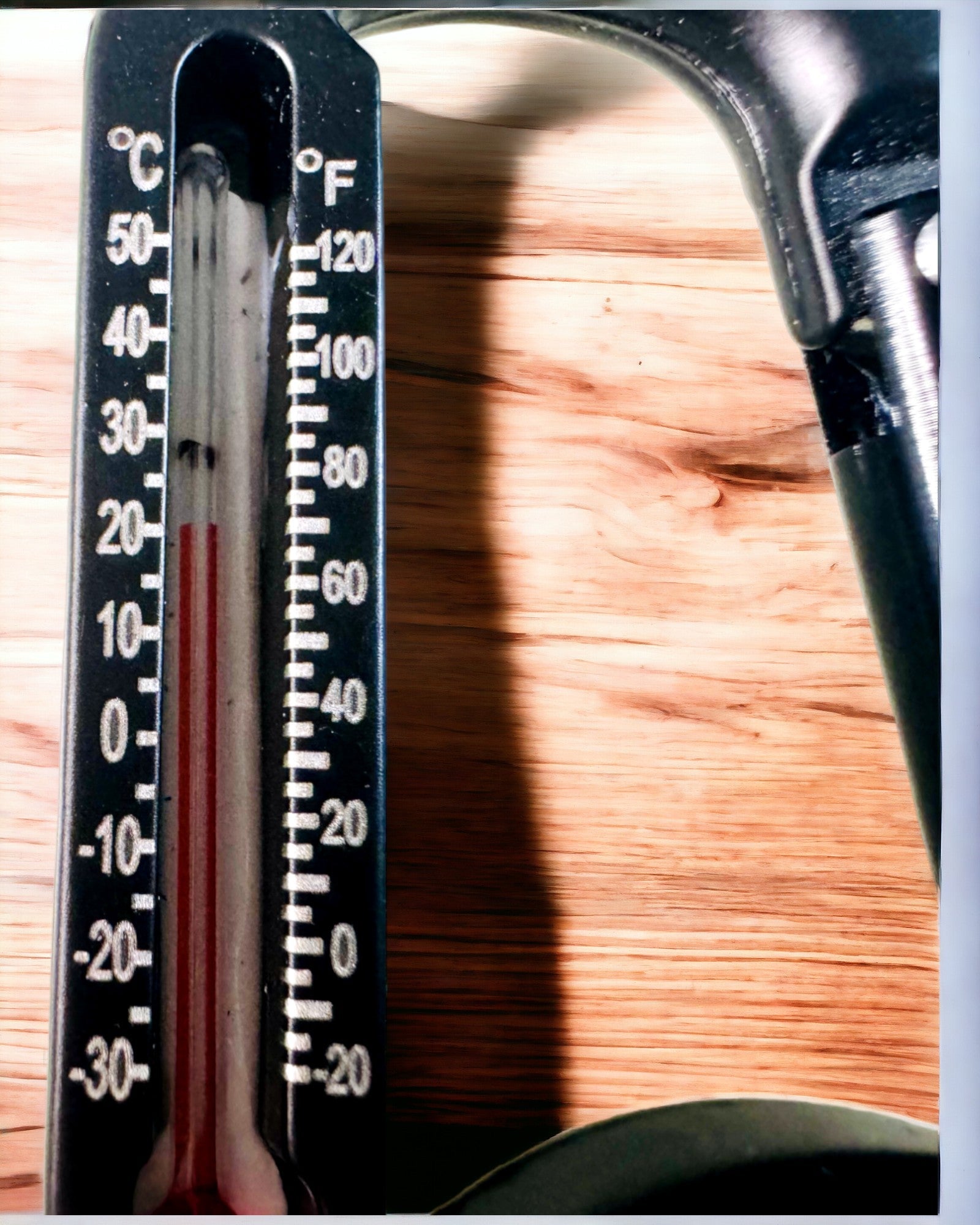 Karabinerkompass mit Thermometer, Schlüsselanhänger - Gravurmöglichkeit