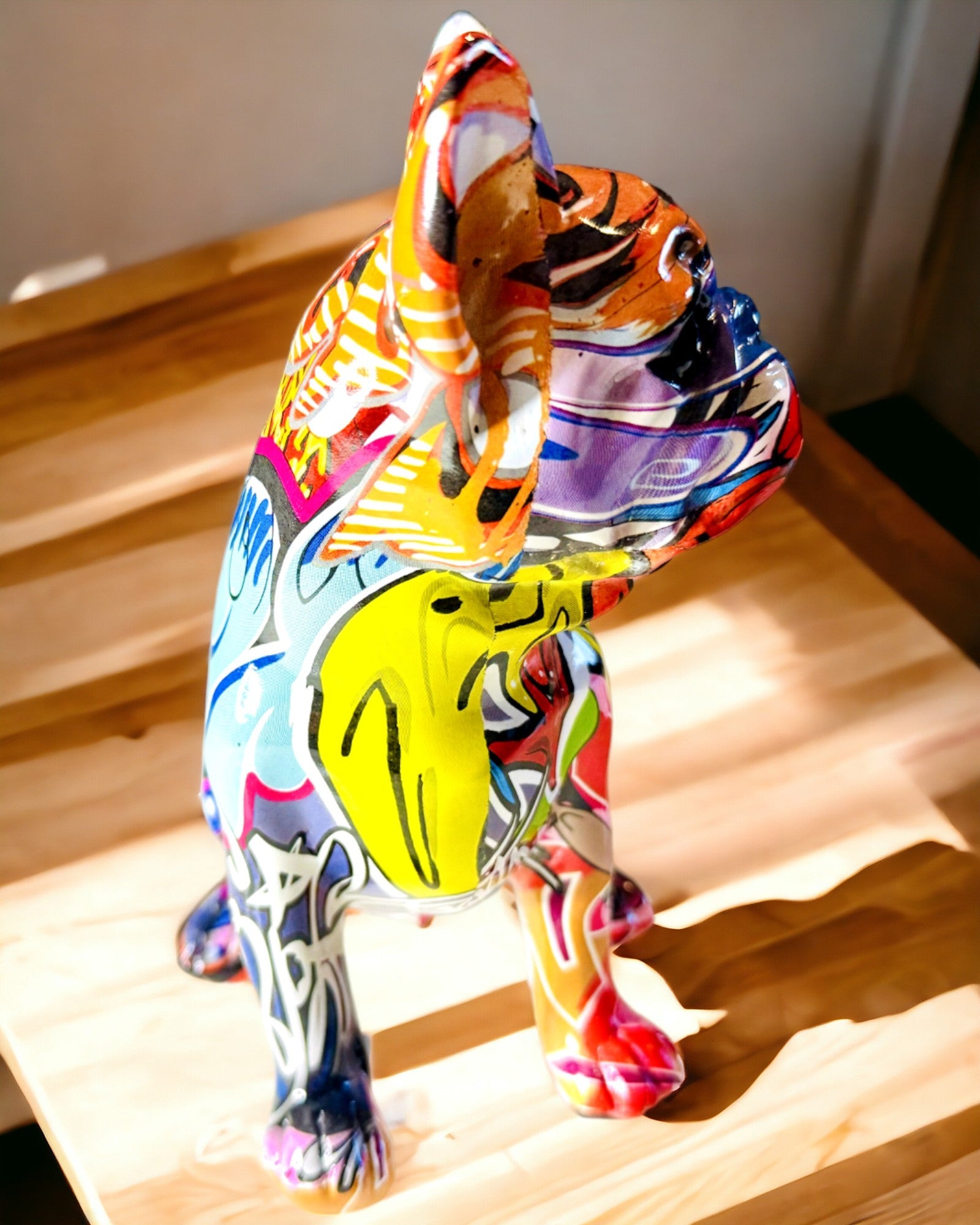 Handgefertigte Französische Bulldoggenfigur im Street-Art-Stil mit Gravuroption