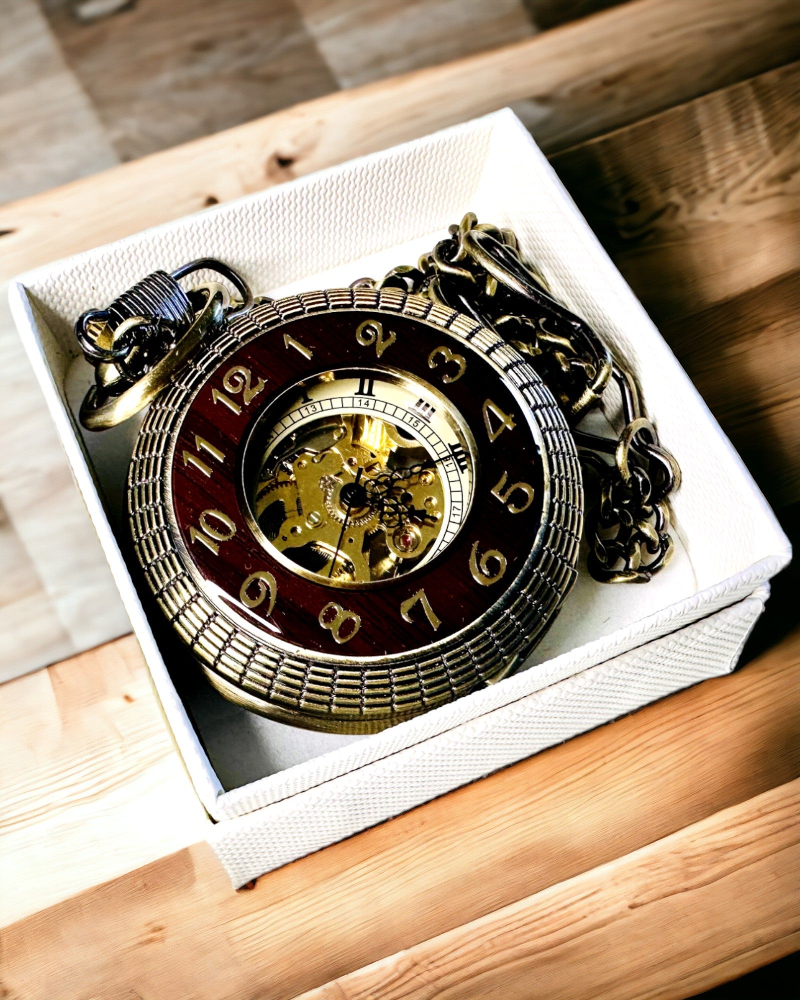 Taschenuhr mit sichtbarem Uhrwerk – Personalisierungsoption durch Gravur