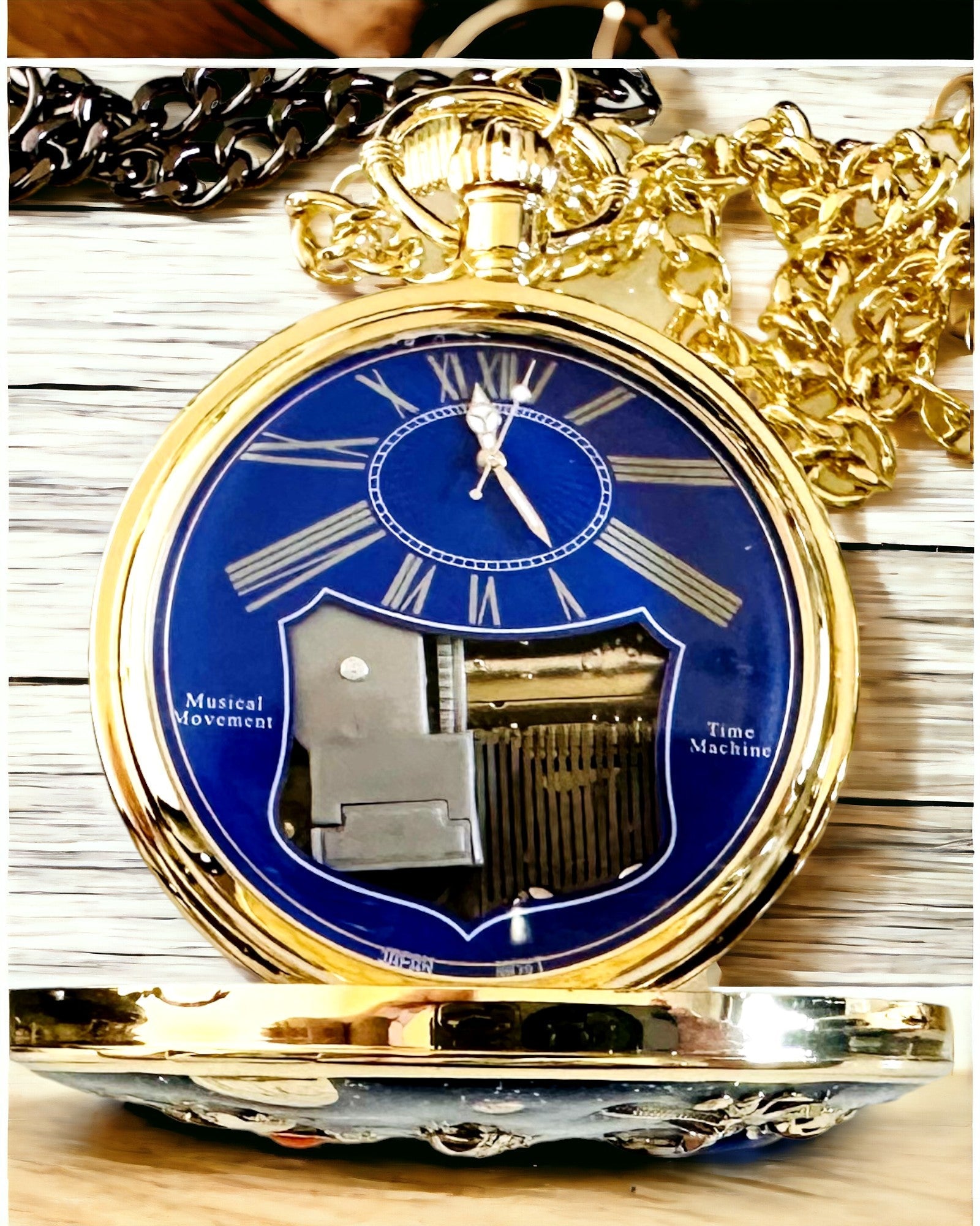 Taschenuhr "Astrum Temporis" - Goldener Rahmen. Möglichkeit zur Personalisierung mit Gravur.