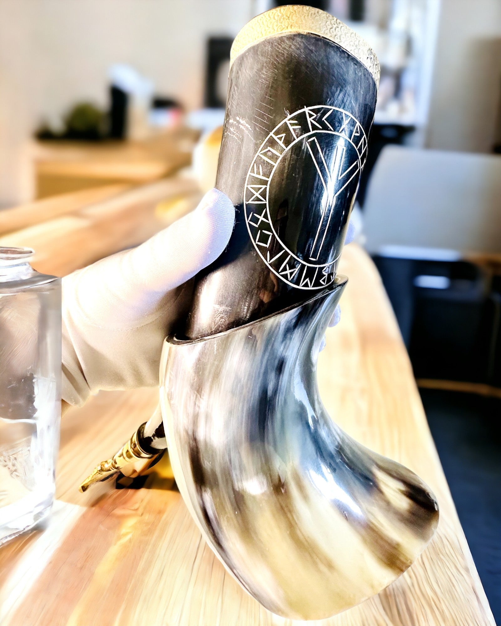 Hornbecher "Viking Valor" - Handgraviert, Premium Qualität - 4 Varianten zur Auswahl