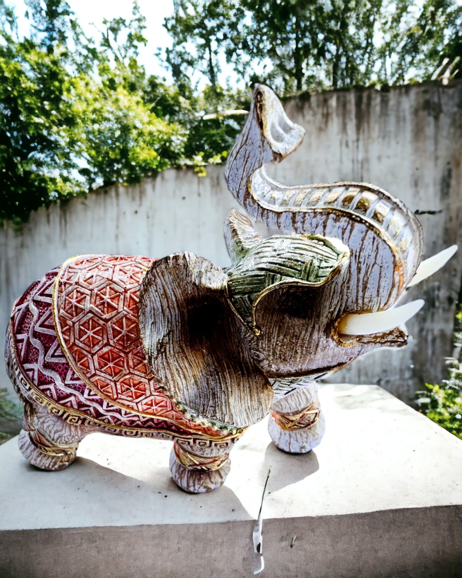 Elefantenwächter – Dekorativer Elefant aus Harz mit Gravurmöglichkeit