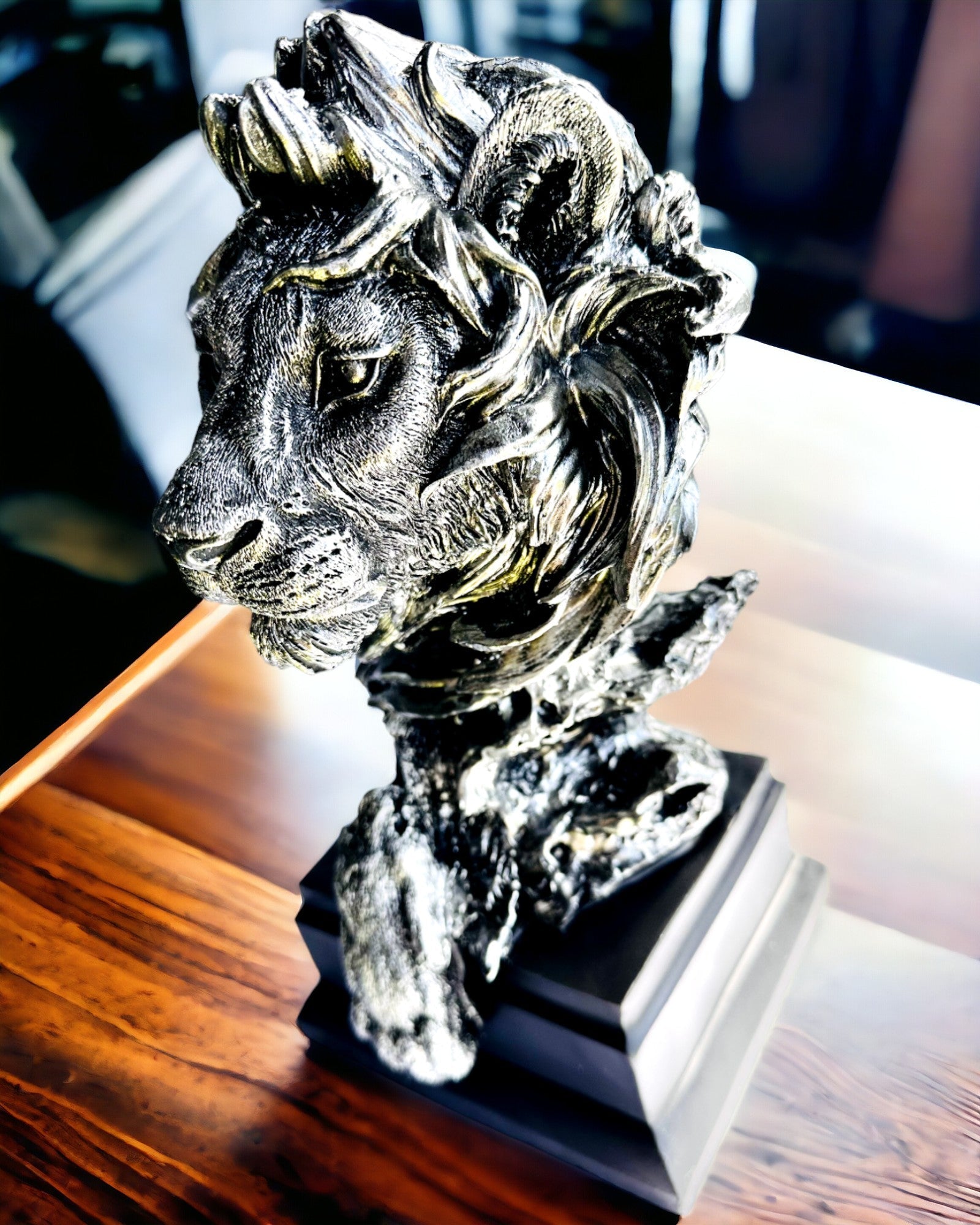 König des Dschungels Löwe - Majestätische Löwenstatue - silberfarben, personalisierbar als Geschenk