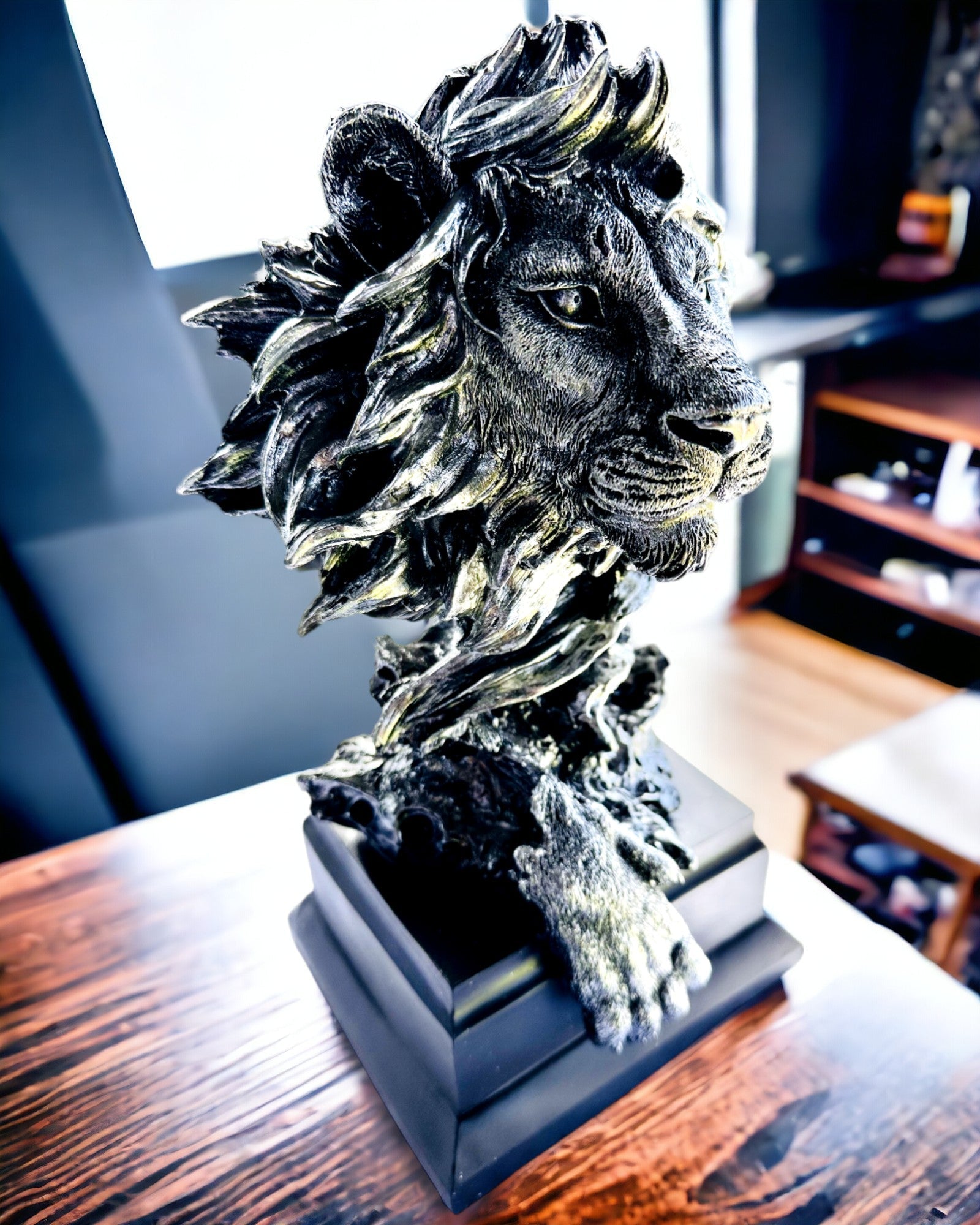 König des Dschungels Löwe - Majestätische Löwenstatue - silberfarben, personalisierbar als Geschenk