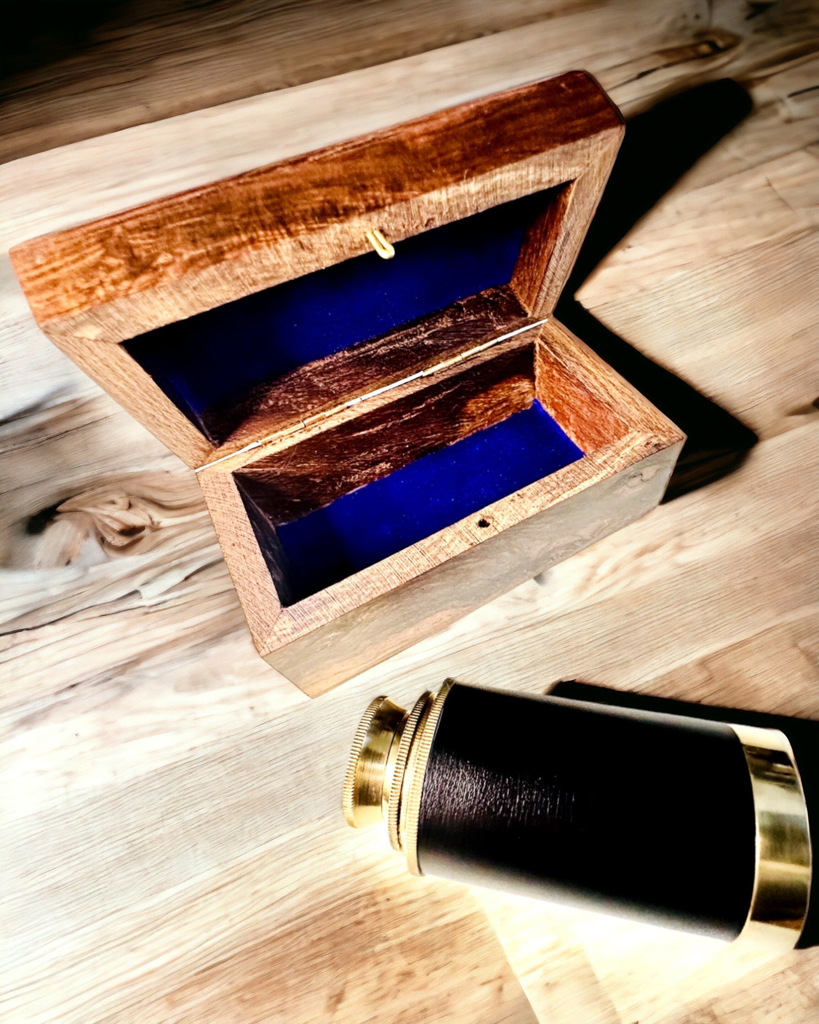 Reisebrille Paradies – Handwerk - Personalisierung mit Gravur