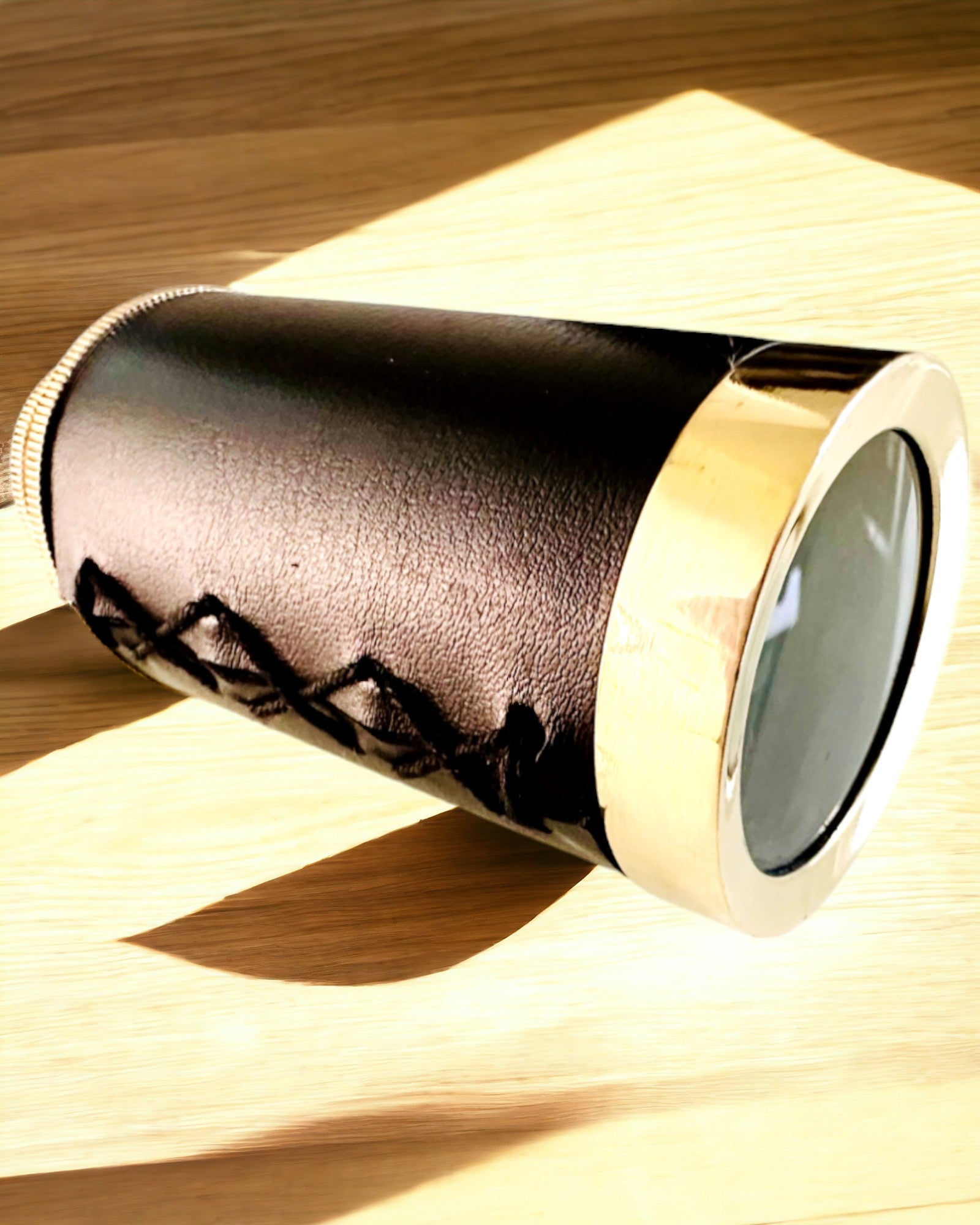 Reisebrille Paradies – Handwerk - Personalisierung mit Gravur