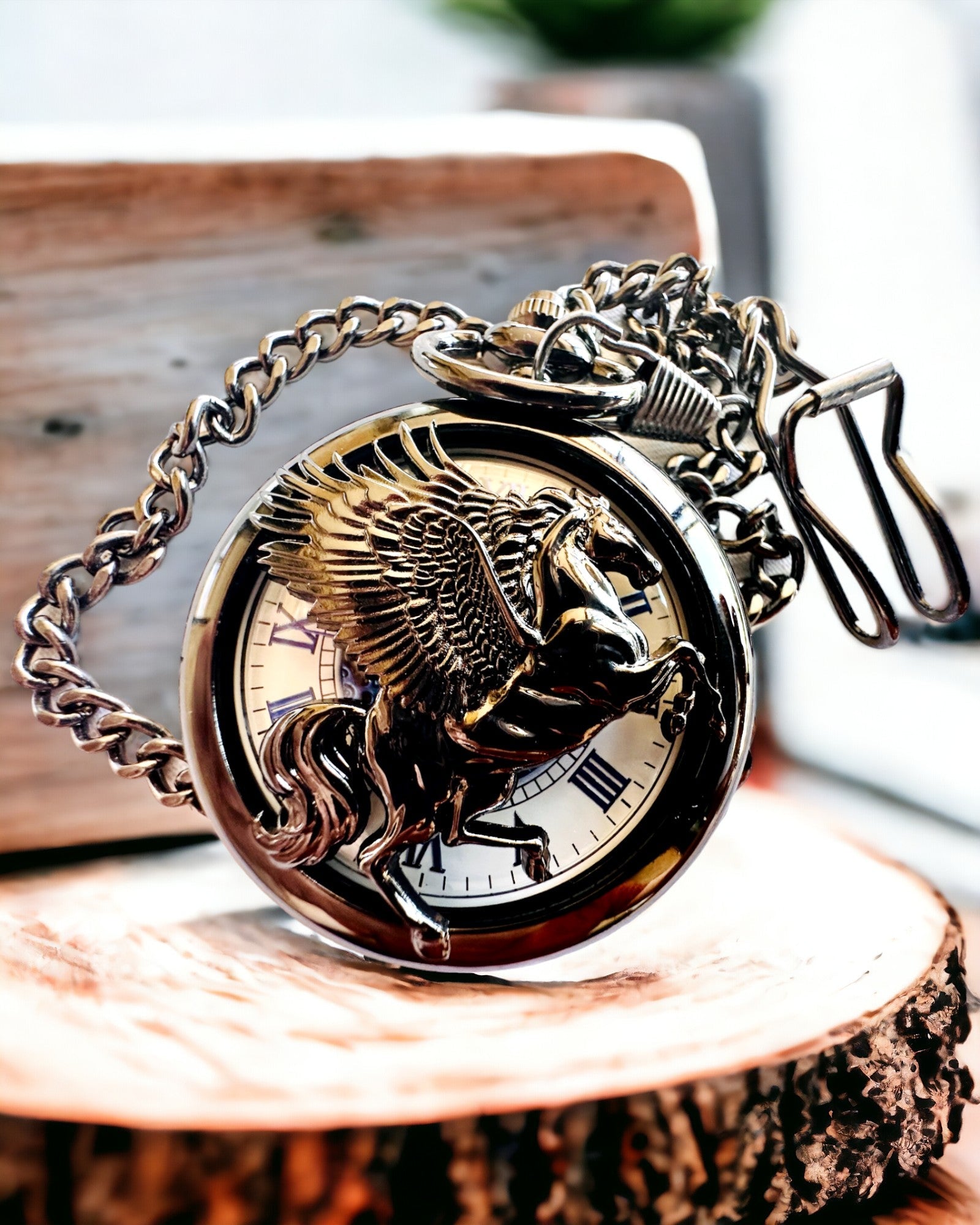 Taschenuhr "Equus Tempus" - Schwarz mit Pferdemotiv, personalisierbar mit Gravur - weißes Zifferblatt