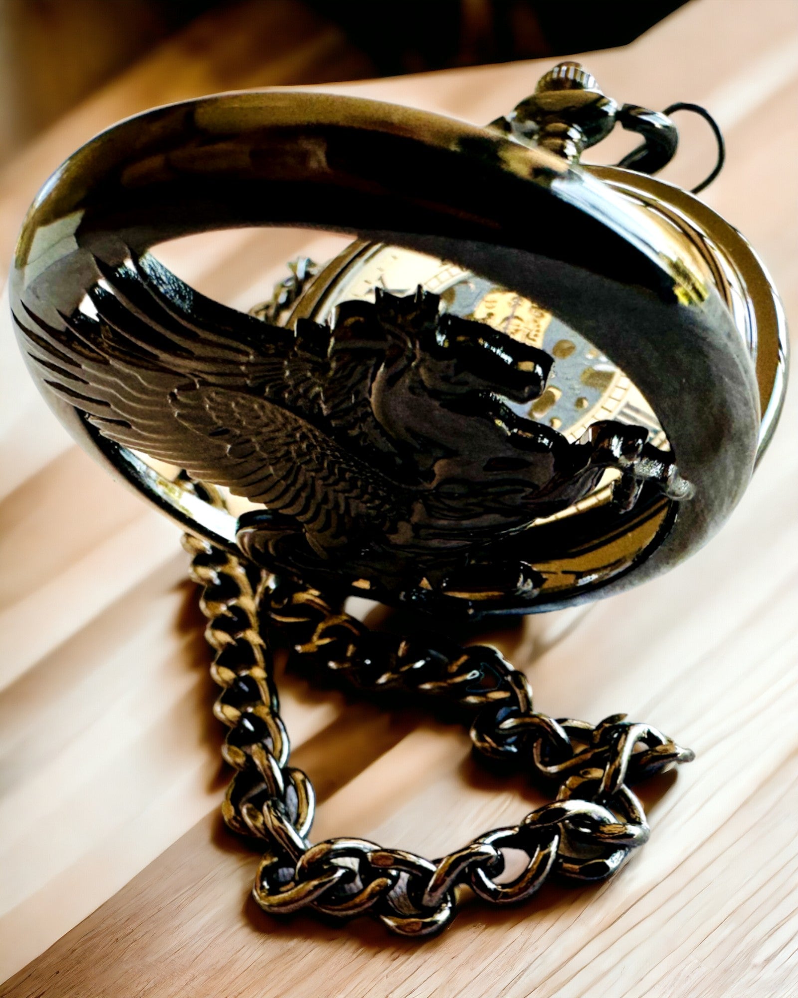 Taschenuhr "Equus Tempus" - Schwarz mit Pferdemotiv, personalisierbar mit Gravur - weißes Zifferblatt