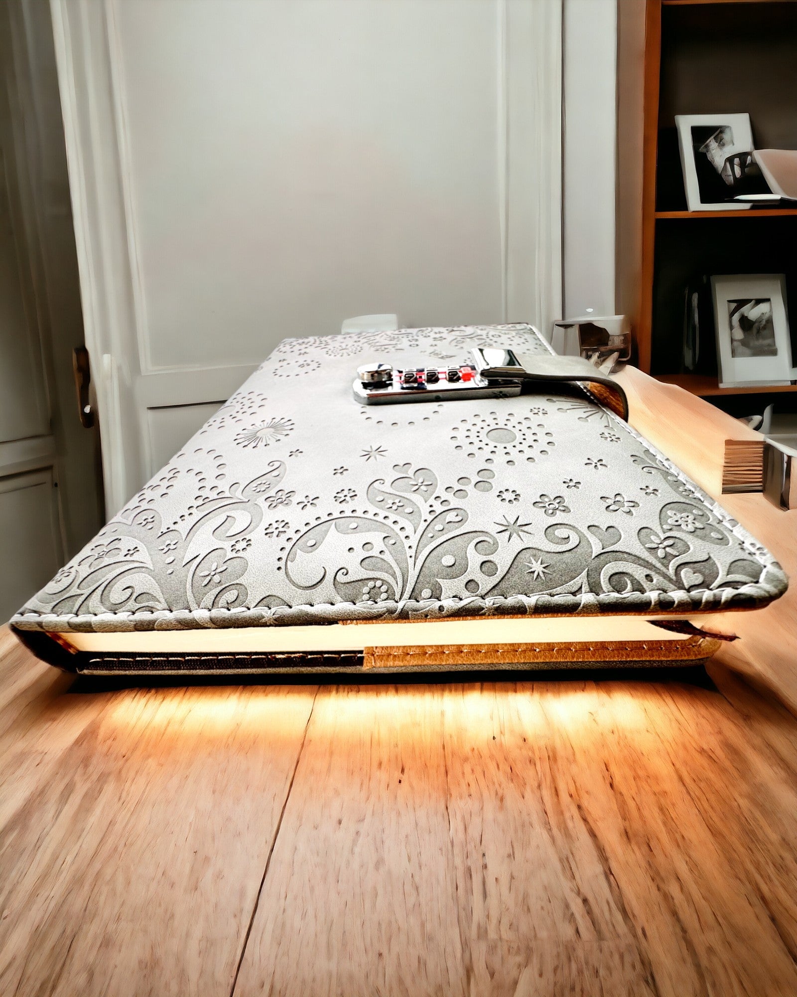 Exklusives Notizbuch, PU-Leder, A5 mit Zahlenschloss - "Secret Journal", Personalisierung mit Gravur