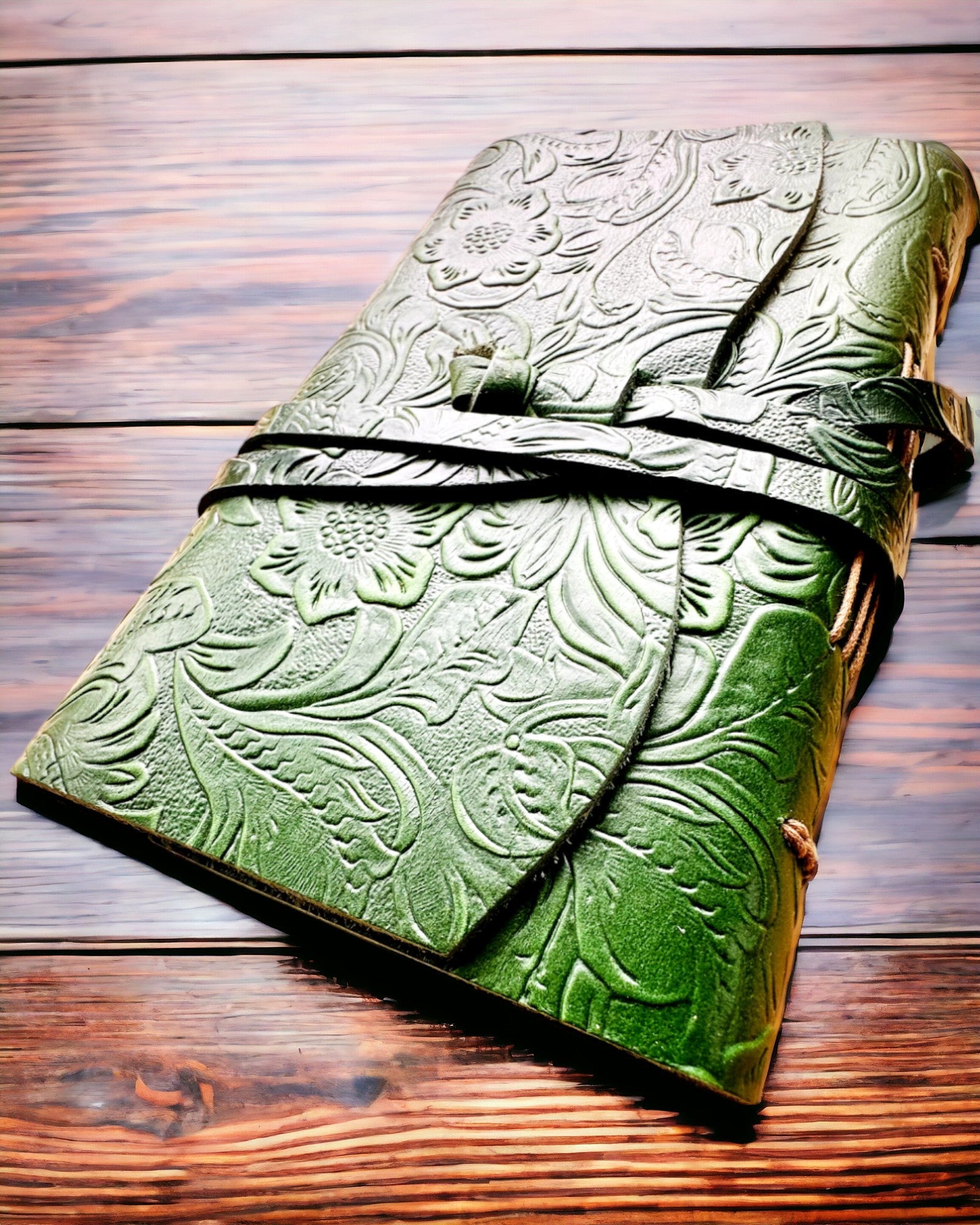 Premium-Ledernotizbuch "Eleganz der Natur" - 200 Seiten, 120g, Notizbuch, Skizzenbuch, 2 Farben zur Auswahl, Personalisierung mit Gravur