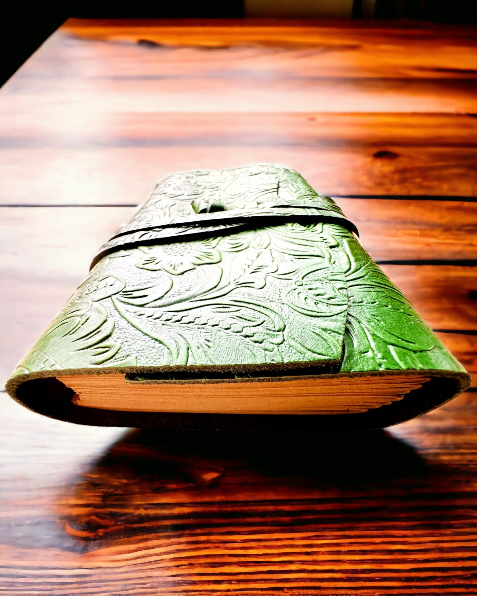 Premium-Ledernotizbuch "Eleganz der Natur" - 200 Seiten, 120g, Notizbuch, Skizzenbuch, 2 Farben zur Auswahl, Personalisierung mit Gravur