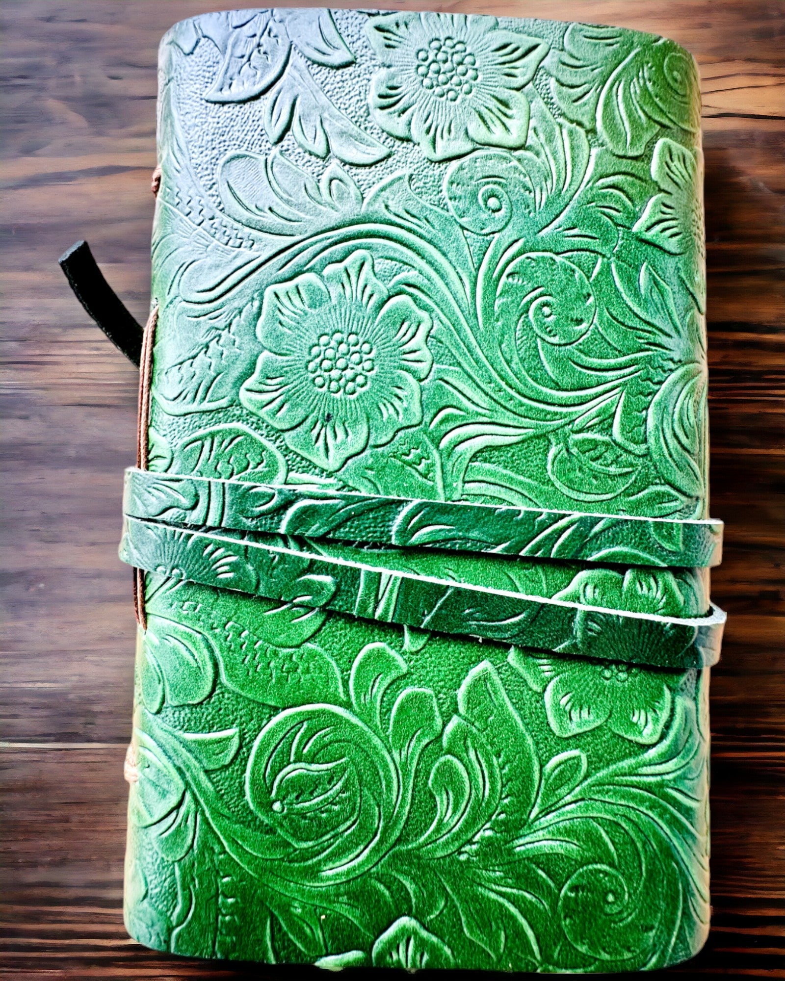 Premium-Ledernotizbuch "Eleganz der Natur" - 200 Seiten, 120g, Notizbuch, Skizzenbuch, 2 Farben zur Auswahl, Personalisierung mit Gravur