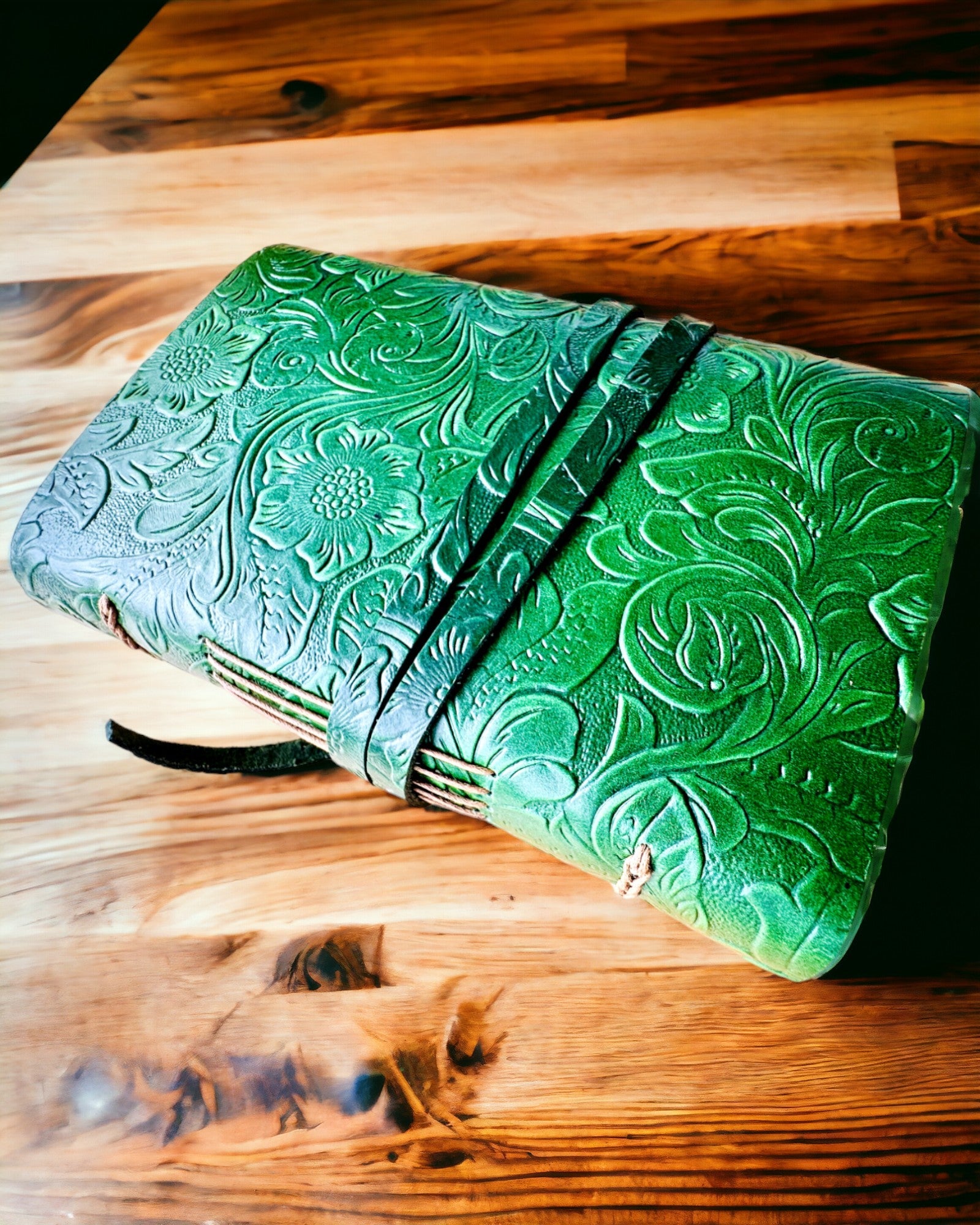 Premium-Ledernotizbuch "Eleganz der Natur" - 200 Seiten, 120g, Notizbuch, Skizzenbuch, 2 Farben zur Auswahl, Personalisierung mit Gravur