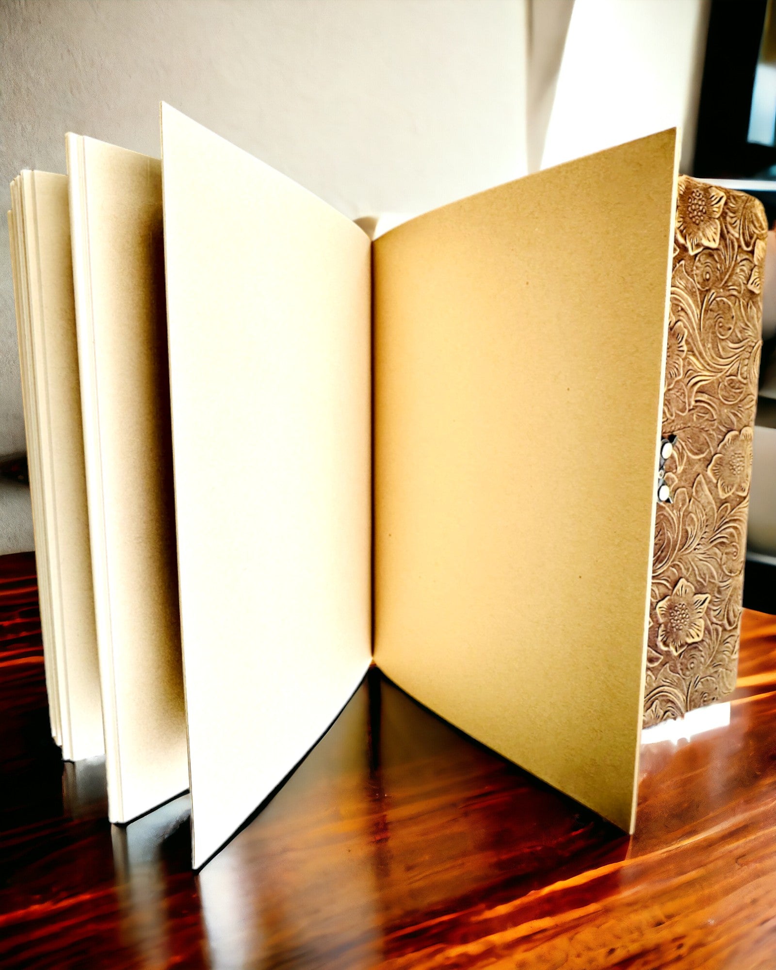 Luxuriöses Retro-Notizbuch mit Ledereinband - "Vintage Elegance", 480 Seiten, personalisierbar mit Gravur