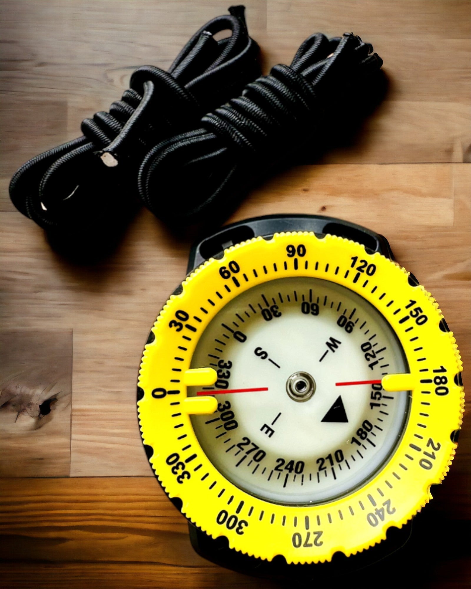 Taucherkompass AquaGuide - wasserdichter Kompass mit Leuchtfunktion und flexiblem Armband, Personalisierung möglich