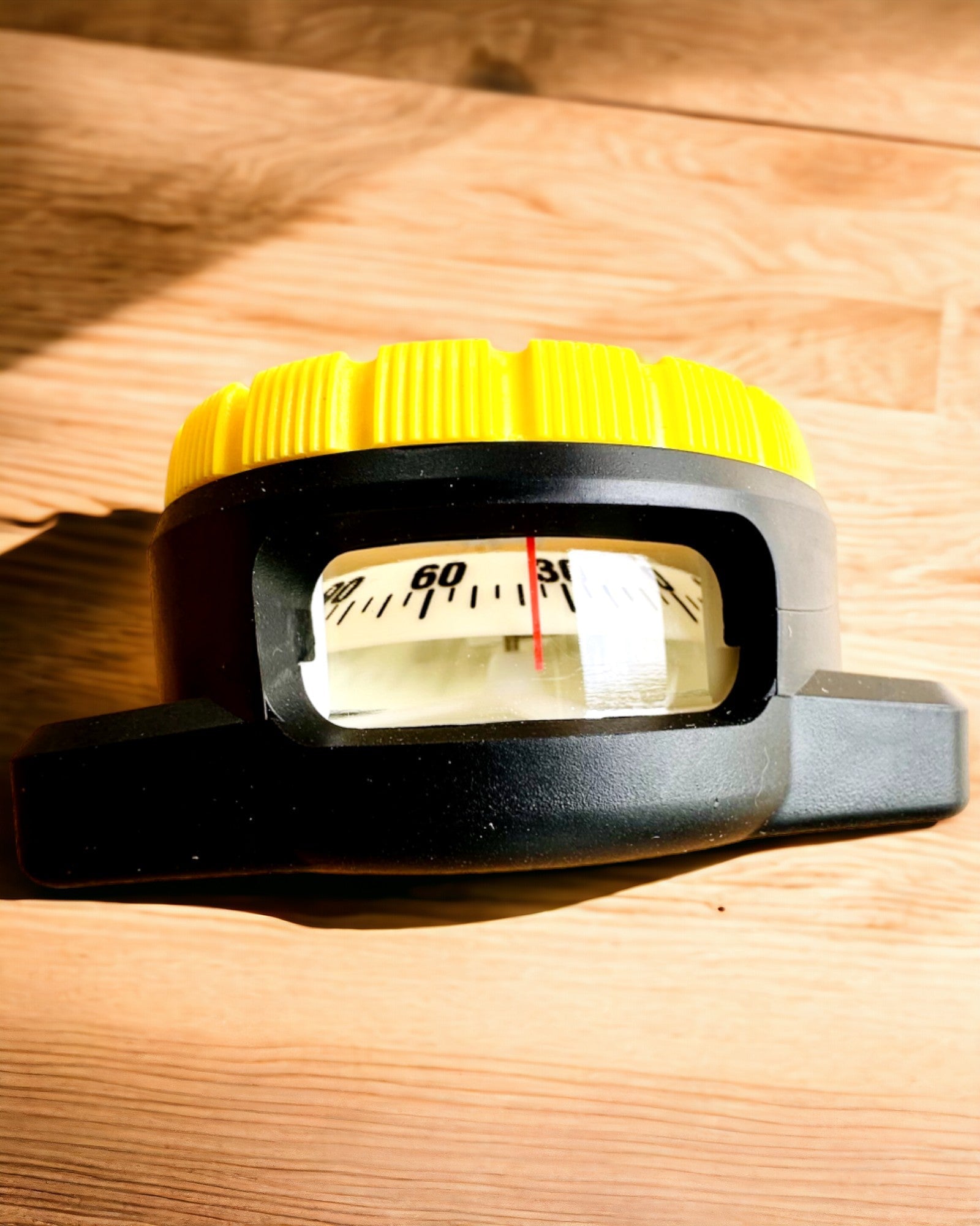 Taucherkompass AquaGuide - wasserdichter Kompass mit Leuchtfunktion und flexiblem Armband, Personalisierung möglich