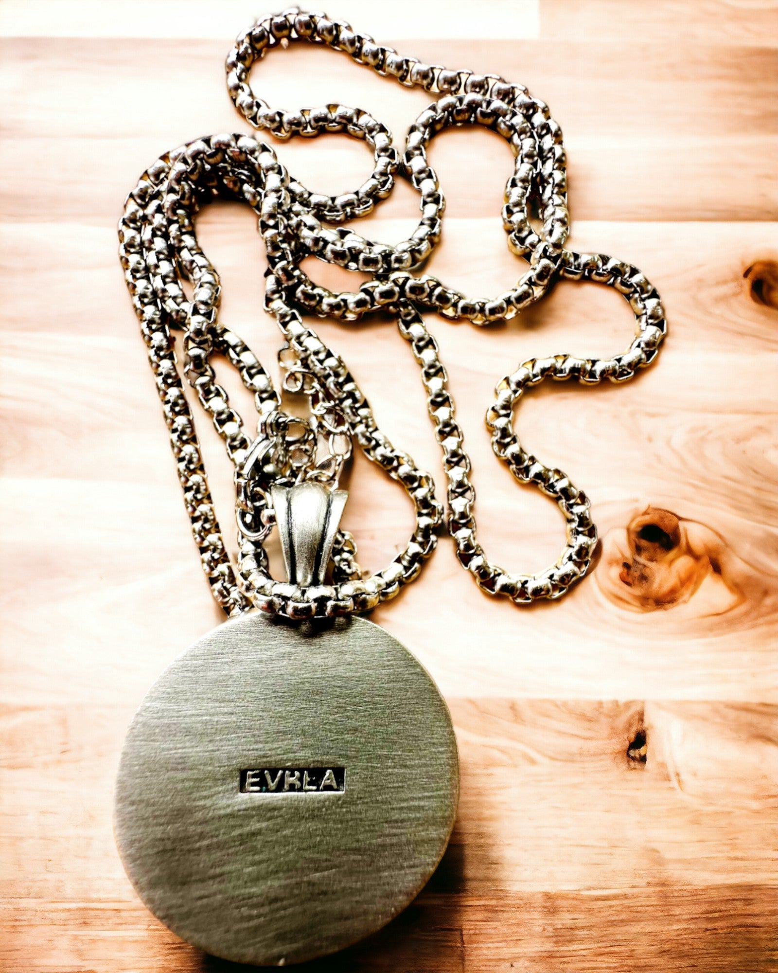 Kompass-Halskette „Eurla“ - Möglichkeit zur Personalisierung mit Gravur