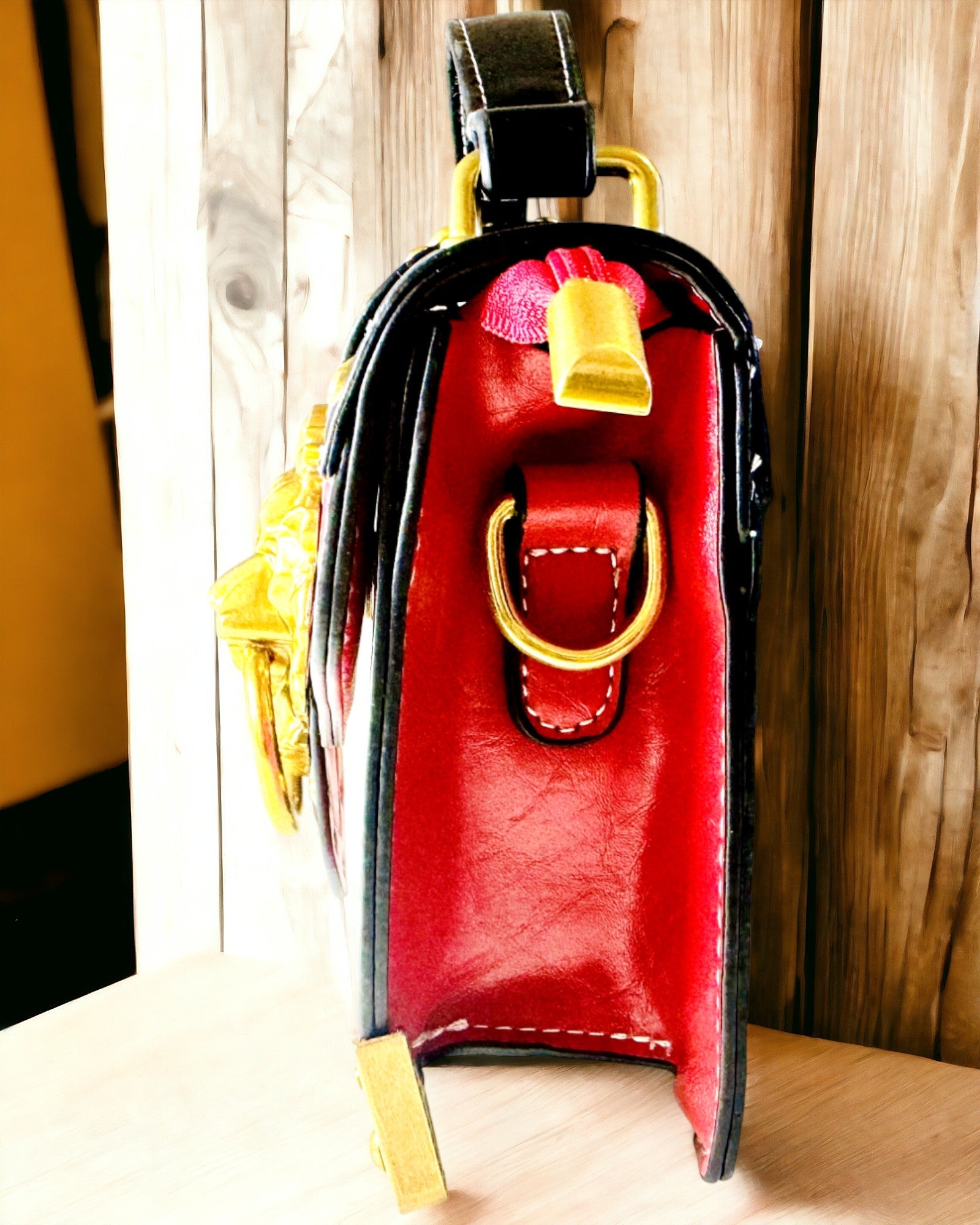 "Królewski Ryk" Quadratische Umhängetasche mit Löwenkopf