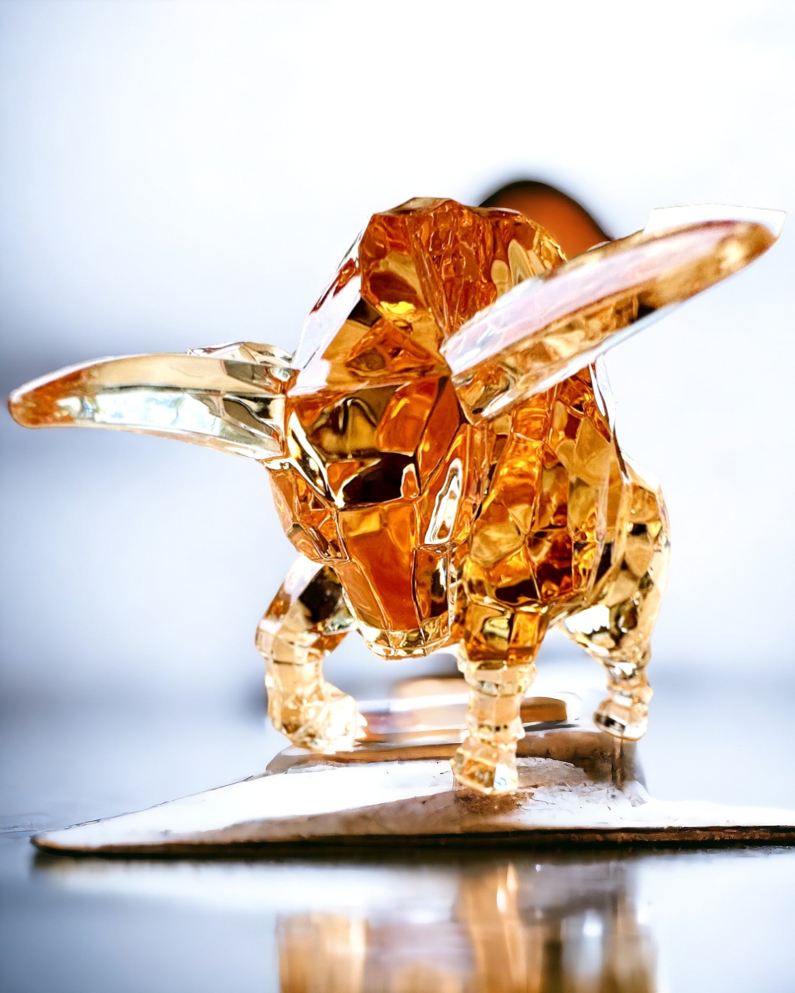 Statue "Złoty Byk" aus Harz, transparentes Design, Personalisierung möglich