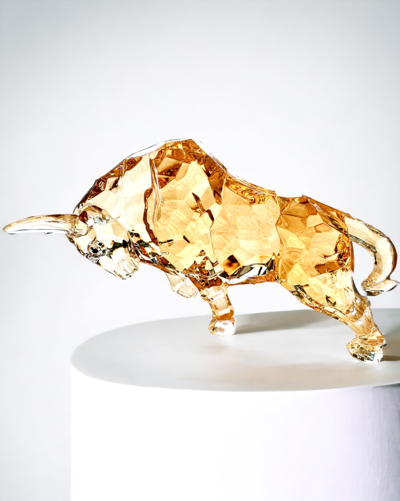 Statue "Złoty Byk" aus Harz, transparentes Design, Personalisierung möglich