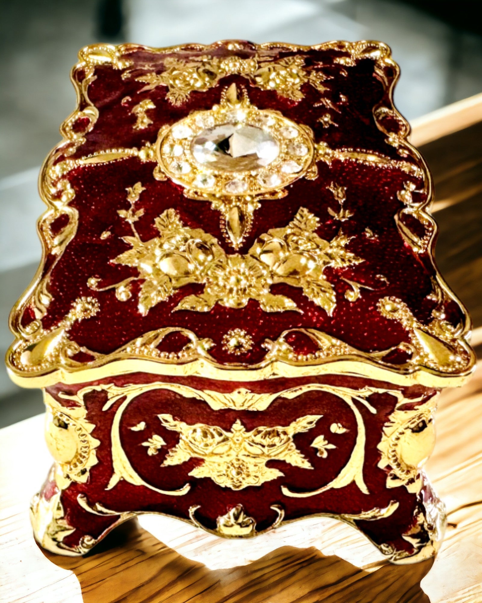 Schmuckkästchen, Organizer für Schmuck im Vintage-Stil – Metallische Schatzkiste mit dekorativen Elementen