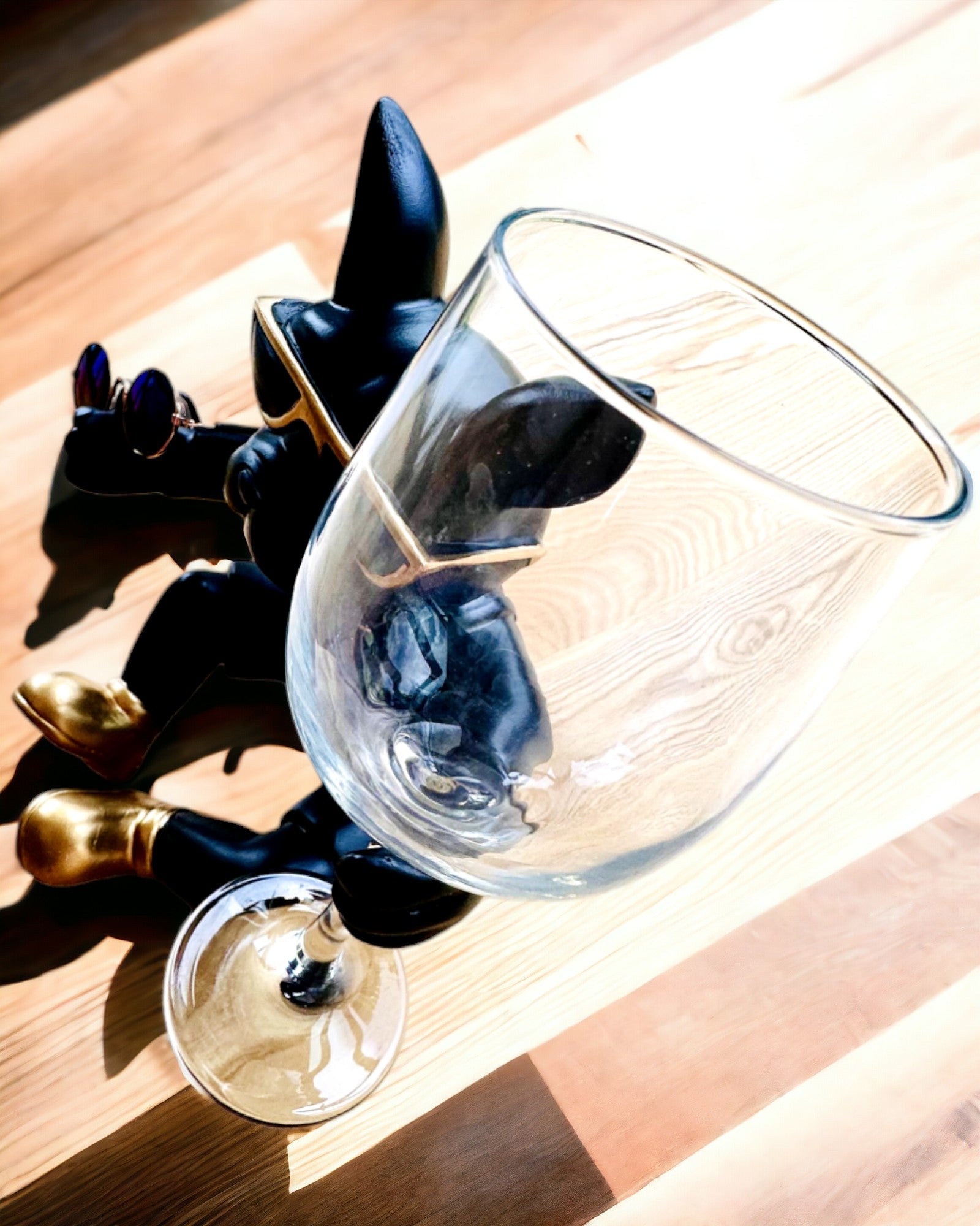 Exklusive Figur "Stilvoller Bulldogge", Farbe Schwarz, Halter für Weinglas oder Champagnerglas, Personalisierung mit Gravur