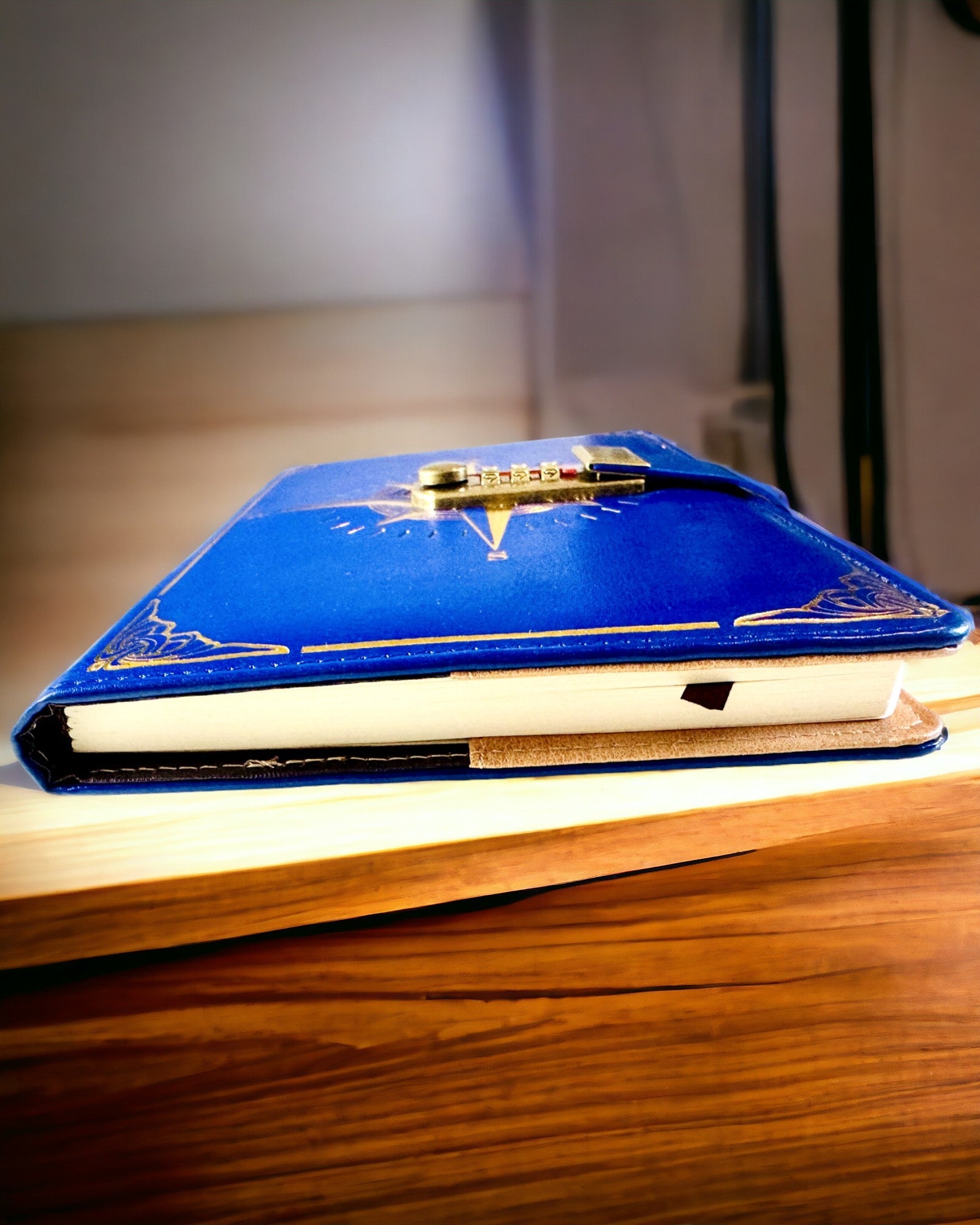 Notizbuch Premium mit Zahlenschloss A5 - Vintage-Stil mit Kompass, Japanisches Design, Schreibwaren für Studenten und Geschäft. Personalisierung mit Gravur