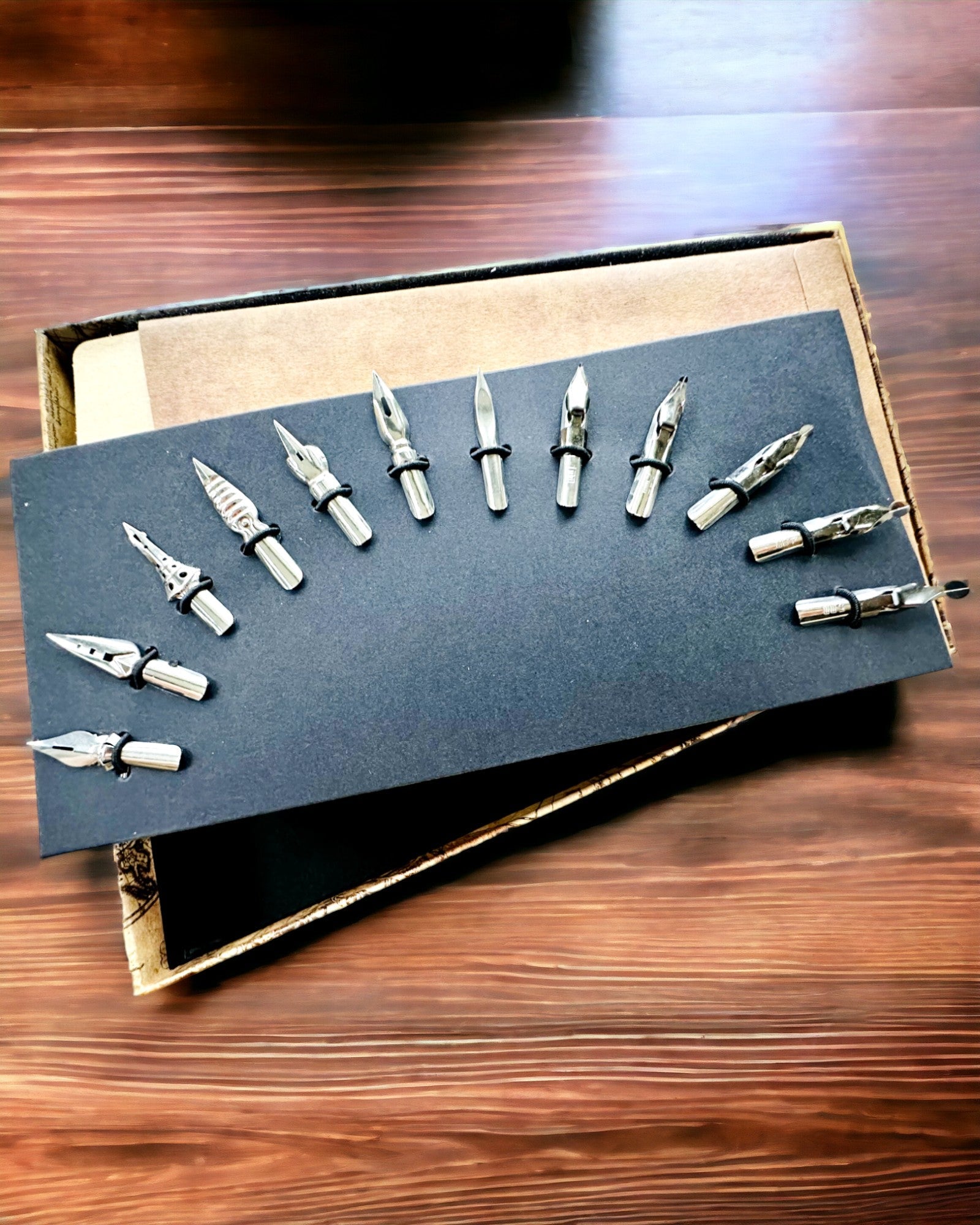 Exklusives Kalligrafie-Set, Tauchfederhalter und Tinten-Set, Personalisierung mit Gravur