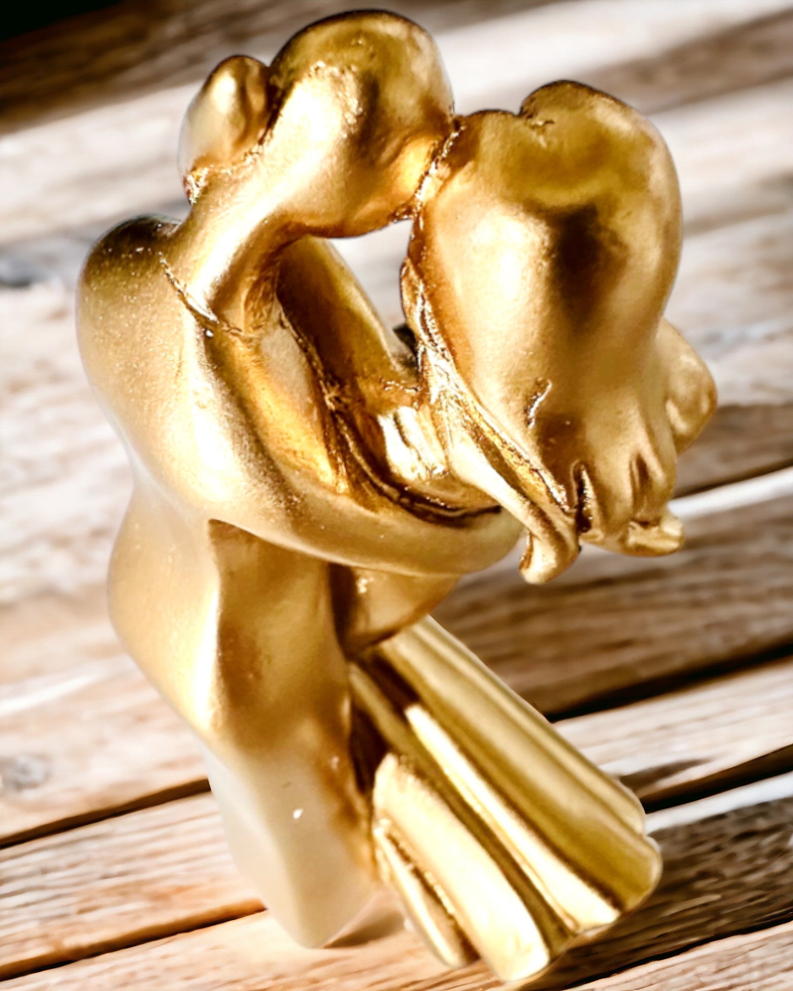 Goldener Tanz der Liebe - Kleine Dekorationsfigur mit Gravuroption