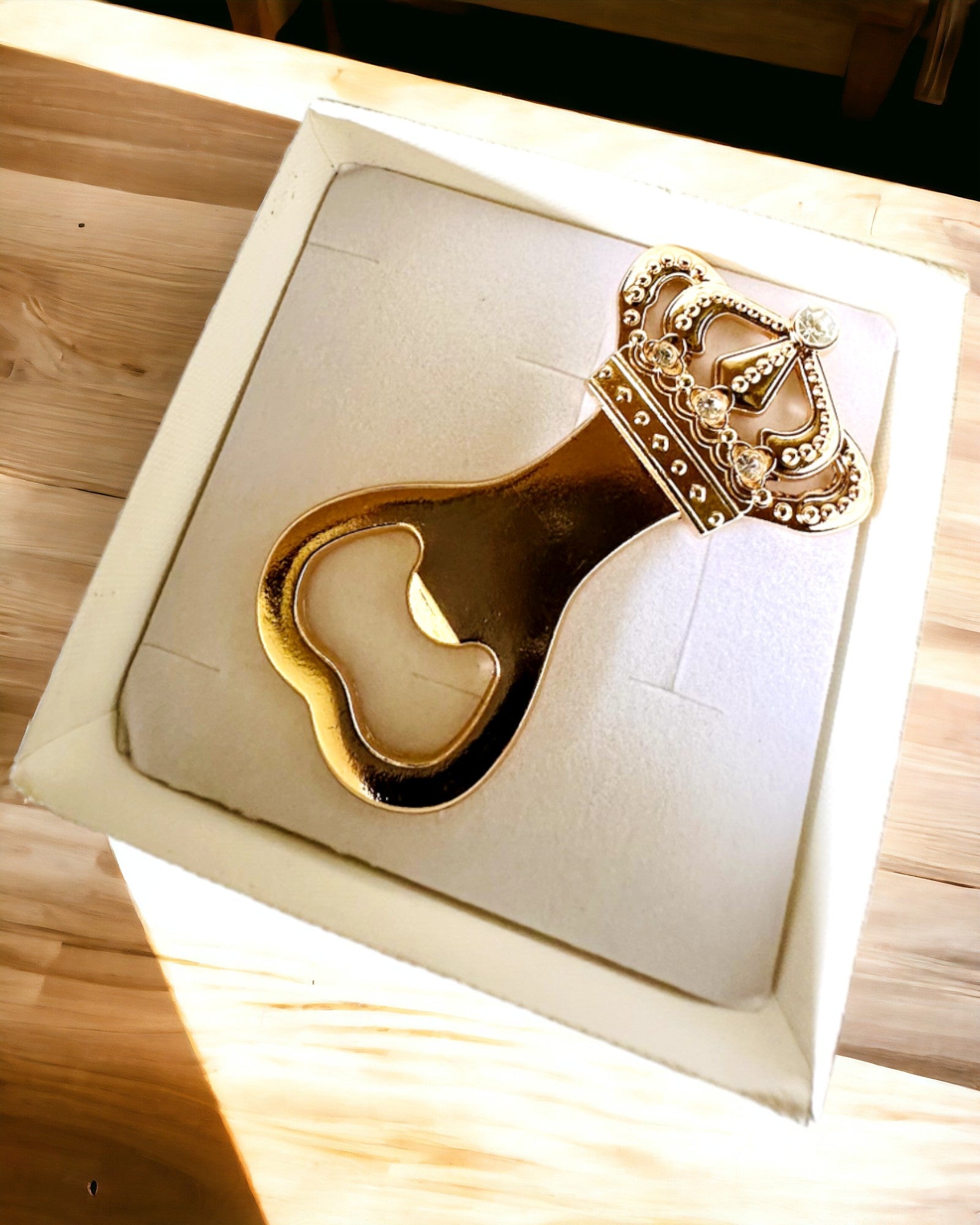 Flaschenöffner Krone des Königs - Farbe Gold, Möglichkeit der Personalisierung mit Gravur