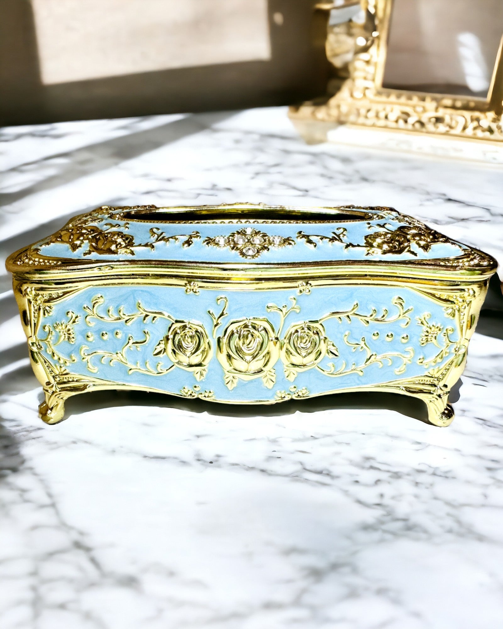 Luxus-Taschentuchbox mit geprägtem Rosenmuster und eleganten Griffen